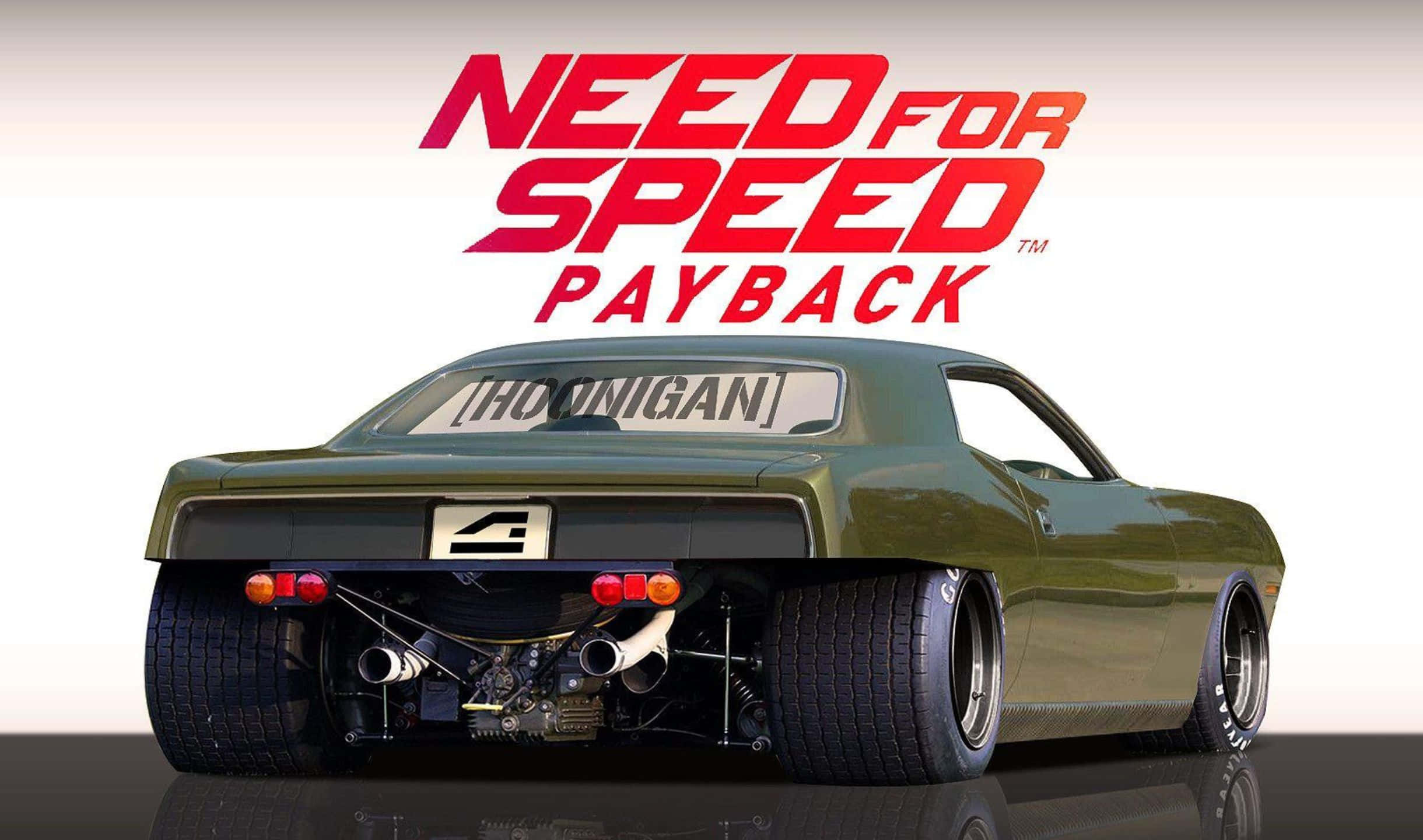 2440x1440 Need For Speed Payback 桌布 壁紙 — 一輛綠色改裝肌肉車，帶有外露引擎和「Hoonigan」貼紙，從後方以白色背景展示，並帶有「Need for Speed Payback」標誌。