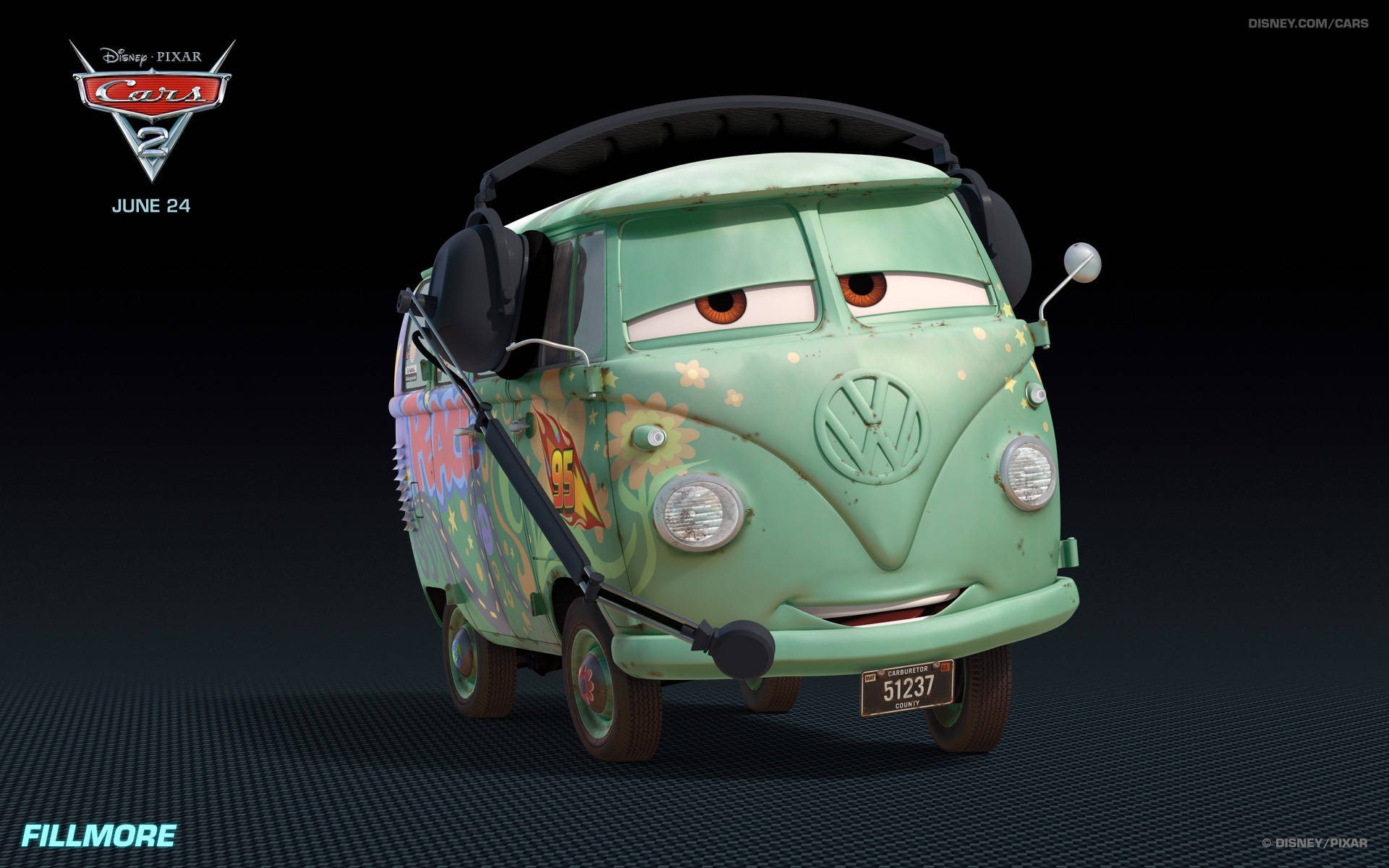 cars 桌布 壁紙 — 一輛薄荷綠色的福斯廂型車，帶有表情豐富的眼睛和塗鴉藝術，站在深色工作室背景前。