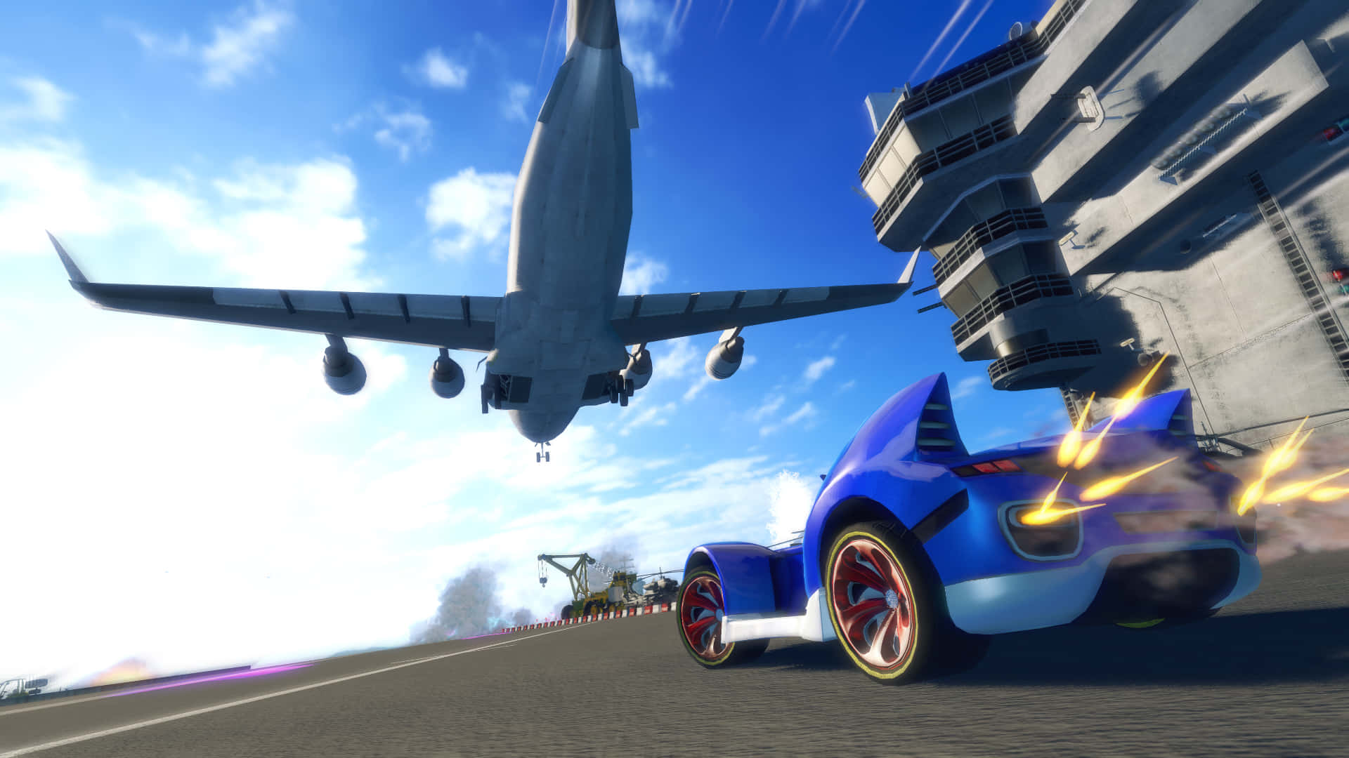 Sonic And All-stars Racing Transformed 桌布 壁紙 — 一輛藍色賽車噴著火焰般的排氣，在明亮的藍天下，在控制塔附近的跑道上超越一架飛機。