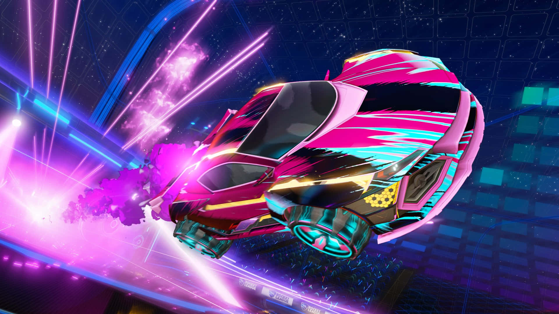 1080p Rocket League 桌布 壁紙 — 一輛螢光粉紅色的未來賽車，在發光的賽博龐克隧道中疾馳，留下電光紫和藍色的光軌。