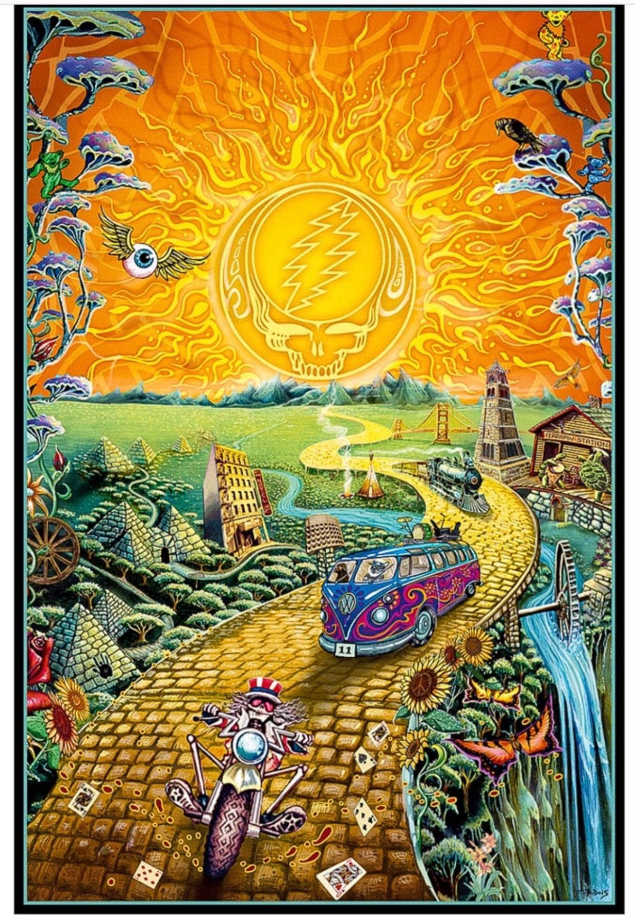 dead 桌布 壁紙 — 一輛迷幻廂型車在金色道路上穿越超現實景觀，下方是帶有骷髏和閃電的熾熱太陽。