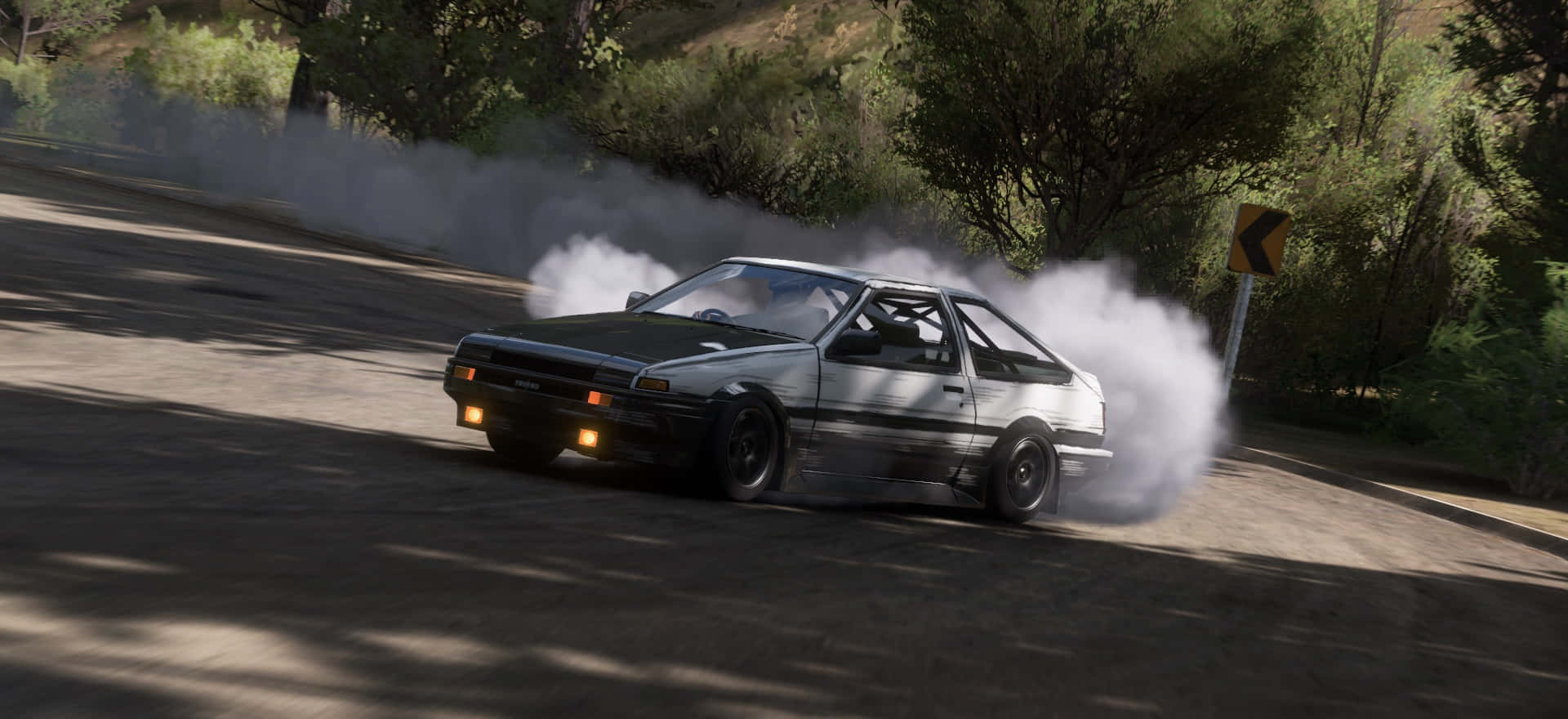 銀色AE86在樹木成行的道路上飄移，身後留下煙霧。 — Toyota Supra Mk4 壁紙