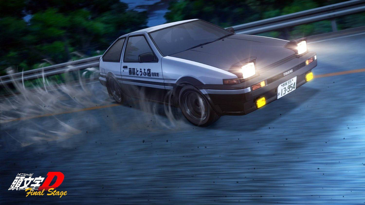 Initial 桌布 壁紙 — 一輛銀色AE86在潮濕的道路上漂移，煙霧繚繞，天空暮色蒼茫。