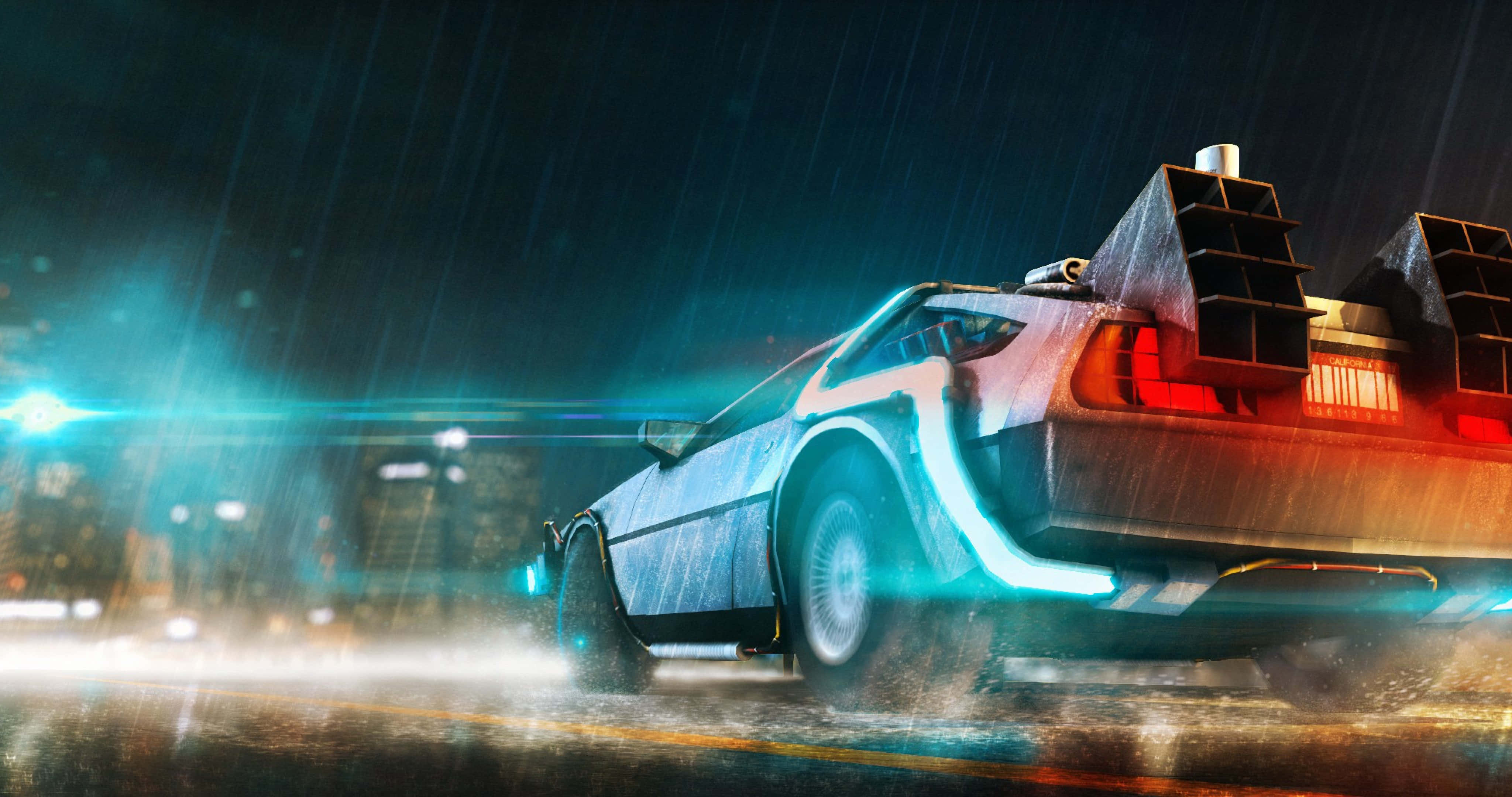 動漫車 桌布 壁紙 — 一輛銀色DeLorean帶著發光的藍色燈光在夜晚的雨濕街道上奔馳，霓虹燈光反射。