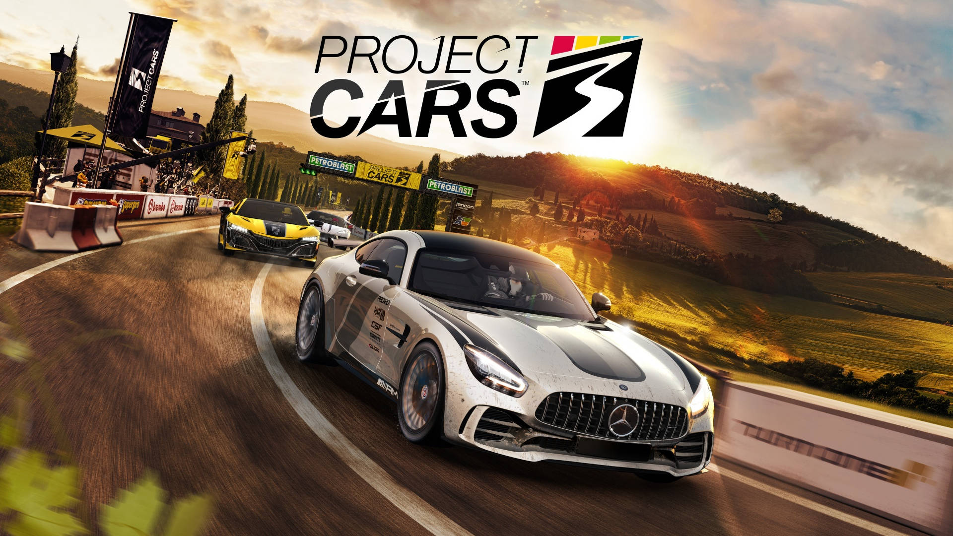 銀色Mercedes賽車在日落時分在蜿蜒賽道上奔馳，有觀眾和橫幅。 — Project Cars 壁紙
