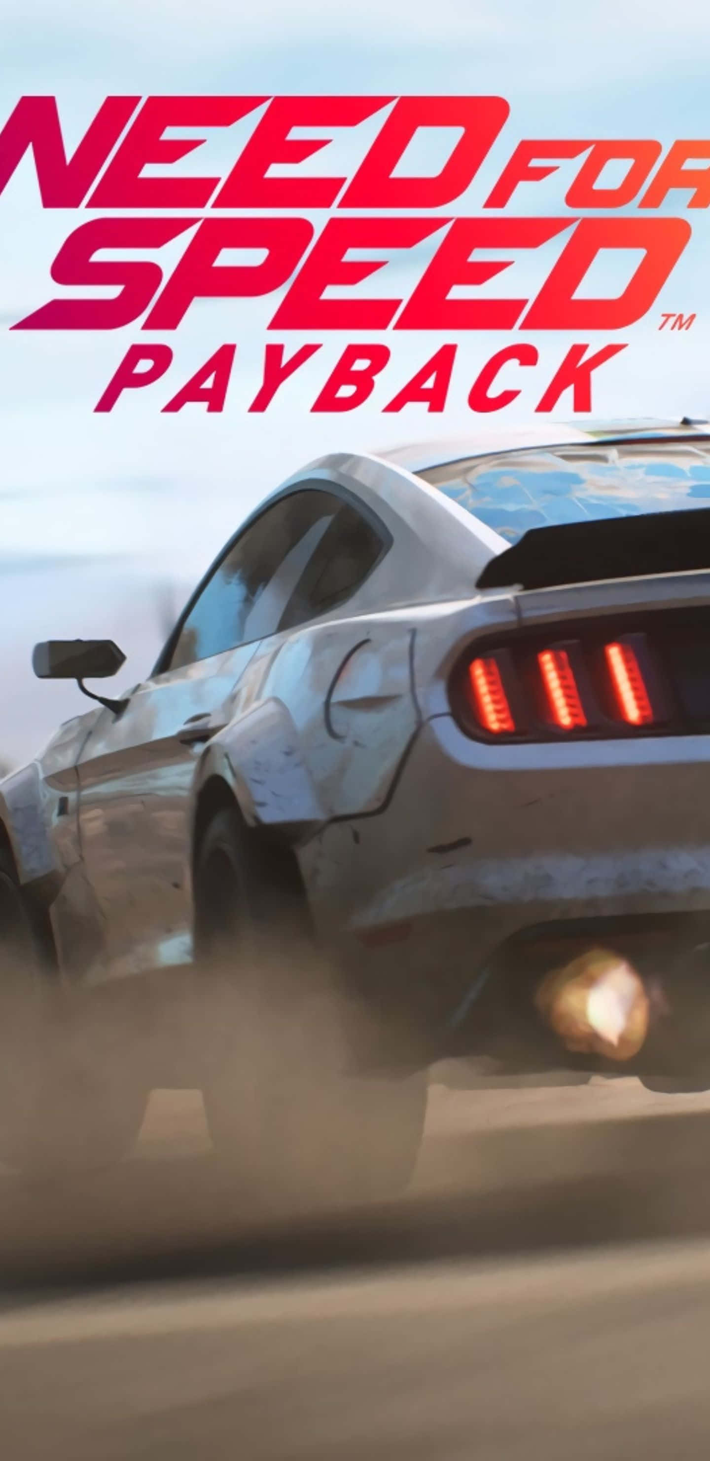 Pixel 3xl Need For Speed Payback 桌布 壁紙 — 一輛銀色肌肉車在塵土飛揚的道路上飄移，紅色尾燈閃爍，煙霧繚繞，天空多雲。