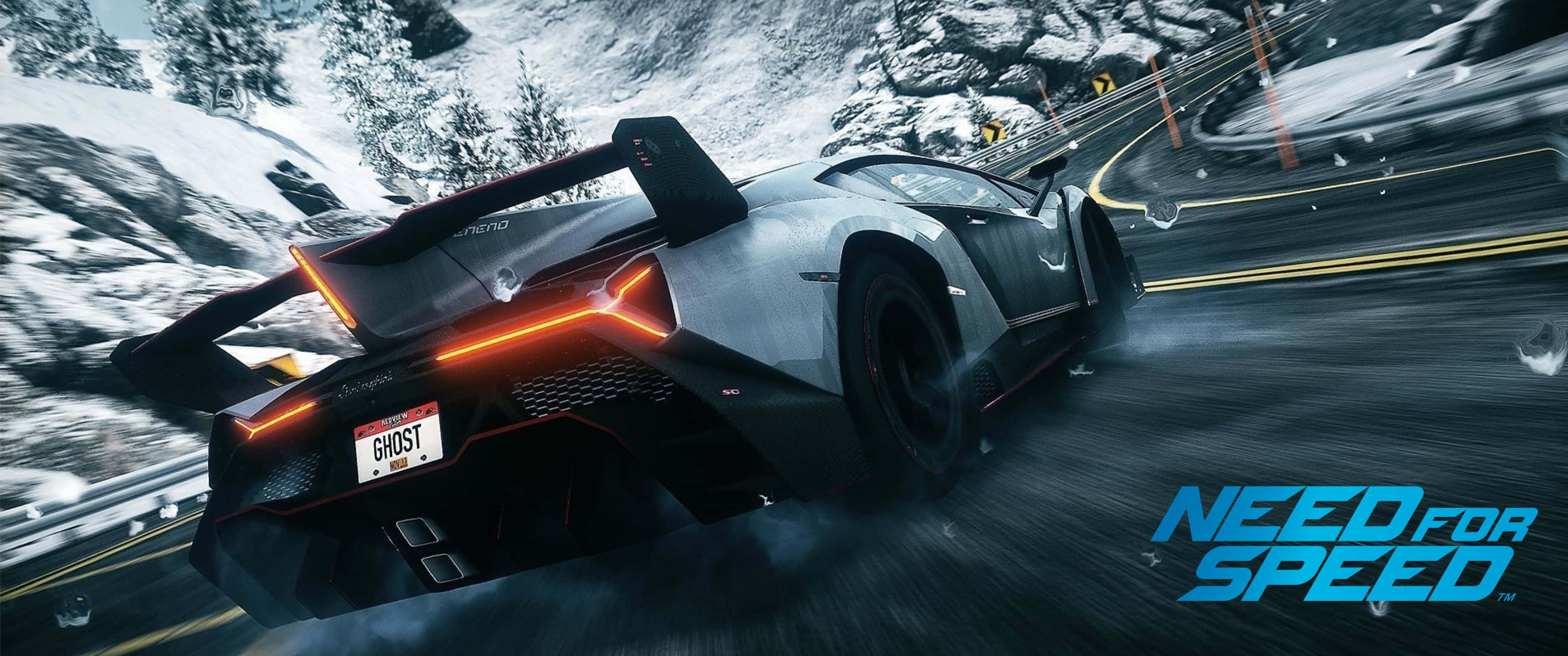 3440x1440p Need For Speed 桌布 壁紙 — 一輛銀色藍寶堅尼在積雪的山路上飄移，橙色尾燈閃爍，帶有動態模糊效果。