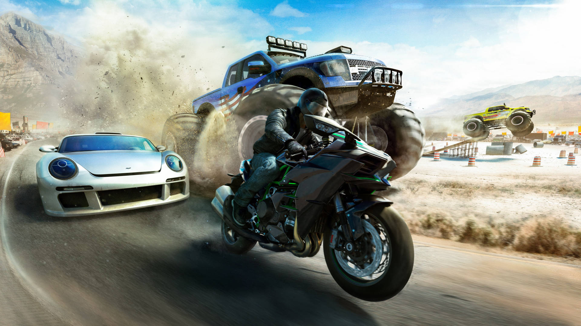 Racing 桌布 壁紙 — 一輛銀色跑車、一輛黑色摩托車和一輛藍色怪獸卡車在塵土飛揚的沙漠賽道上奔馳，背景是山脈。