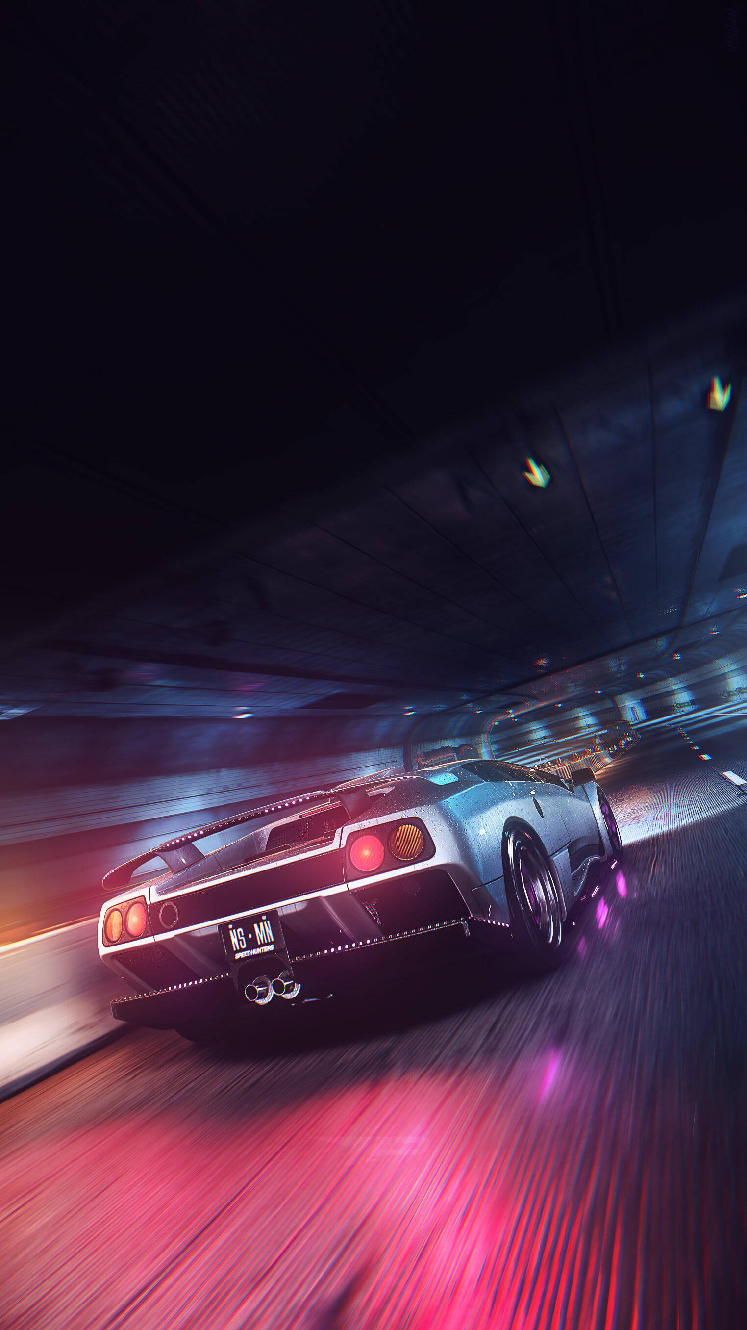 speeding car 桌布 壁紙 — 一輛銀色跑車在霓虹燈隧道中高速行駛，帶有動態模糊和發光的紅色尾燈。