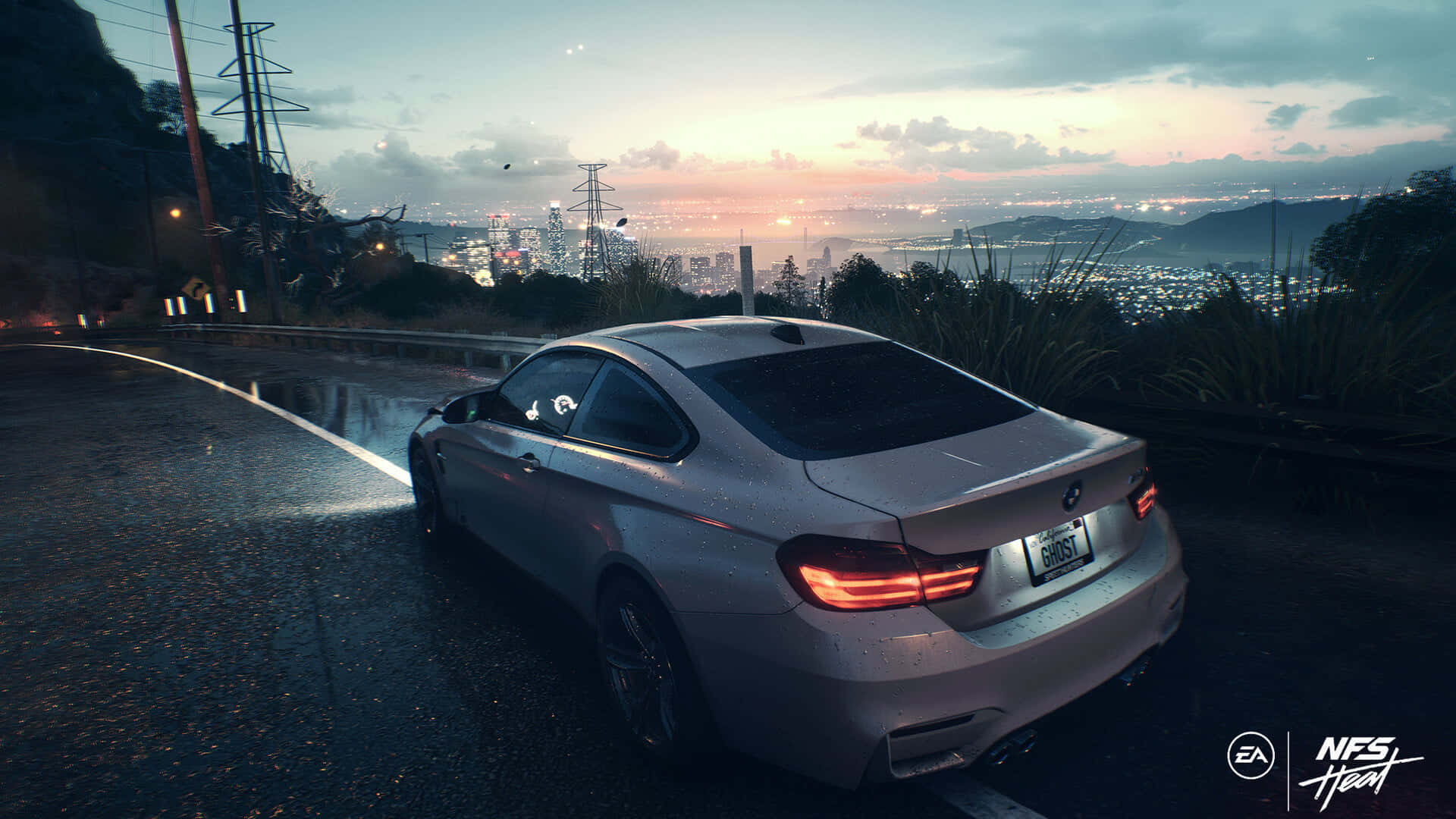 1920x1080 Need For Speed Heat 桌布 壁紙 — 一輛銀色跑車在黃昏時停泊在濕滑的山路上，俯瞰著閃爍的城市景觀。