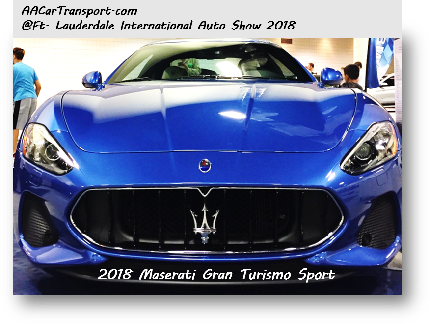 瑪莎拉蒂 桌布 壁紙 — 一輛閃亮的藍色2018年瑪莎拉蒂Gran Turismo Sport跑車在車展上展出，背景有人群。