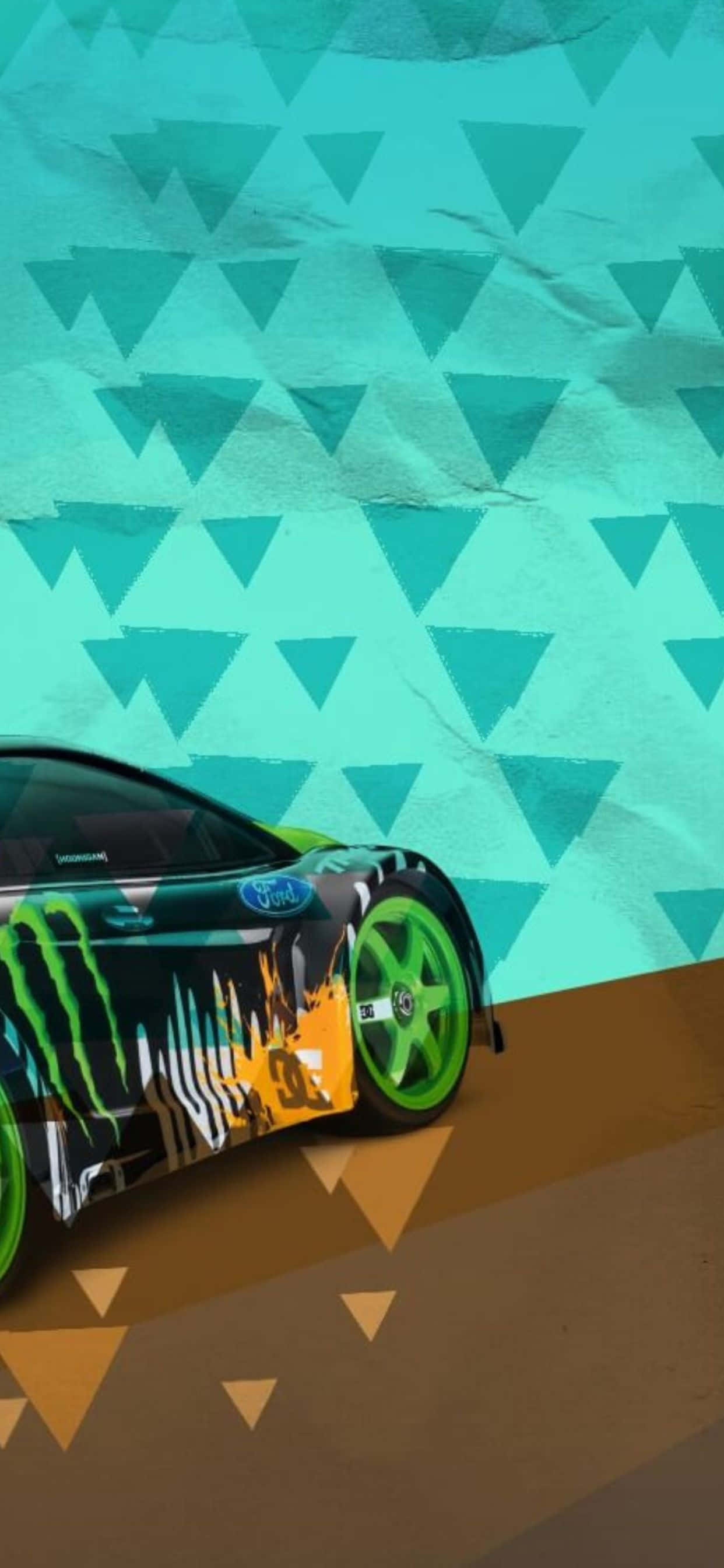 iPhone Xs Max Dirt 3 桌布 壁紙 — 一輛風格化的賽車，帶有綠色車輪和Monster Energy塗裝，在幾何圖案背景上疾馳。