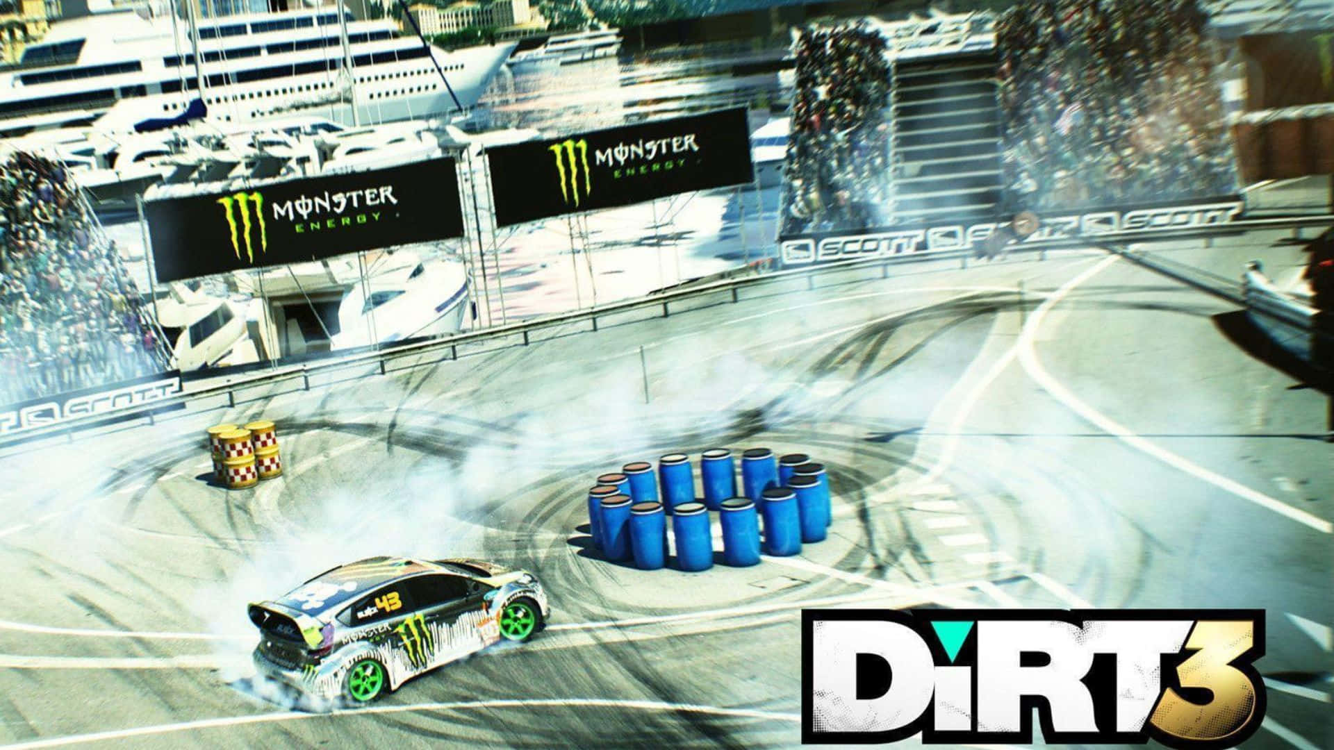 1080p Dirt 3 桌布 壁紙 — 一輛飄移賽車在港口賽道上圍繞藍色桶子燒胎，帶有Monster Energy品牌標誌和歡呼的人群。