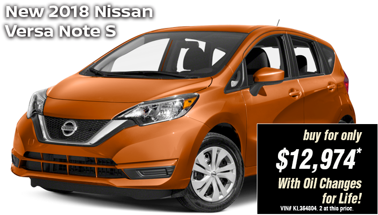 日產 桌布 壁紙 — 一輛鮮橙色的2018年日產Versa Note S在乾淨的攝影棚照片中展示，並帶有促銷價格文字疊加。