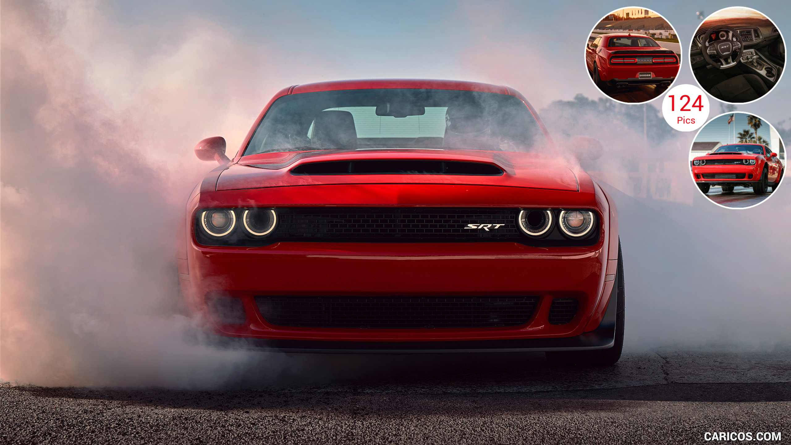 Dodge 桌布 壁紙 — 一輛鮮紅色的道奇挑戰者SRT在被濃煙籠罩的柏油路上進行戲劇性的燒胎表演。