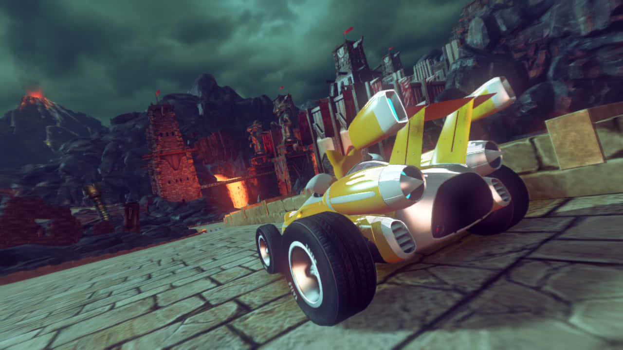 Sonic And All-stars Racing Transformed 桌布 壁紙 — 一輛黃色未來賽車配備火箭助推器，在暴風雨天空下沿著石路穿過火山遺跡疾馳。