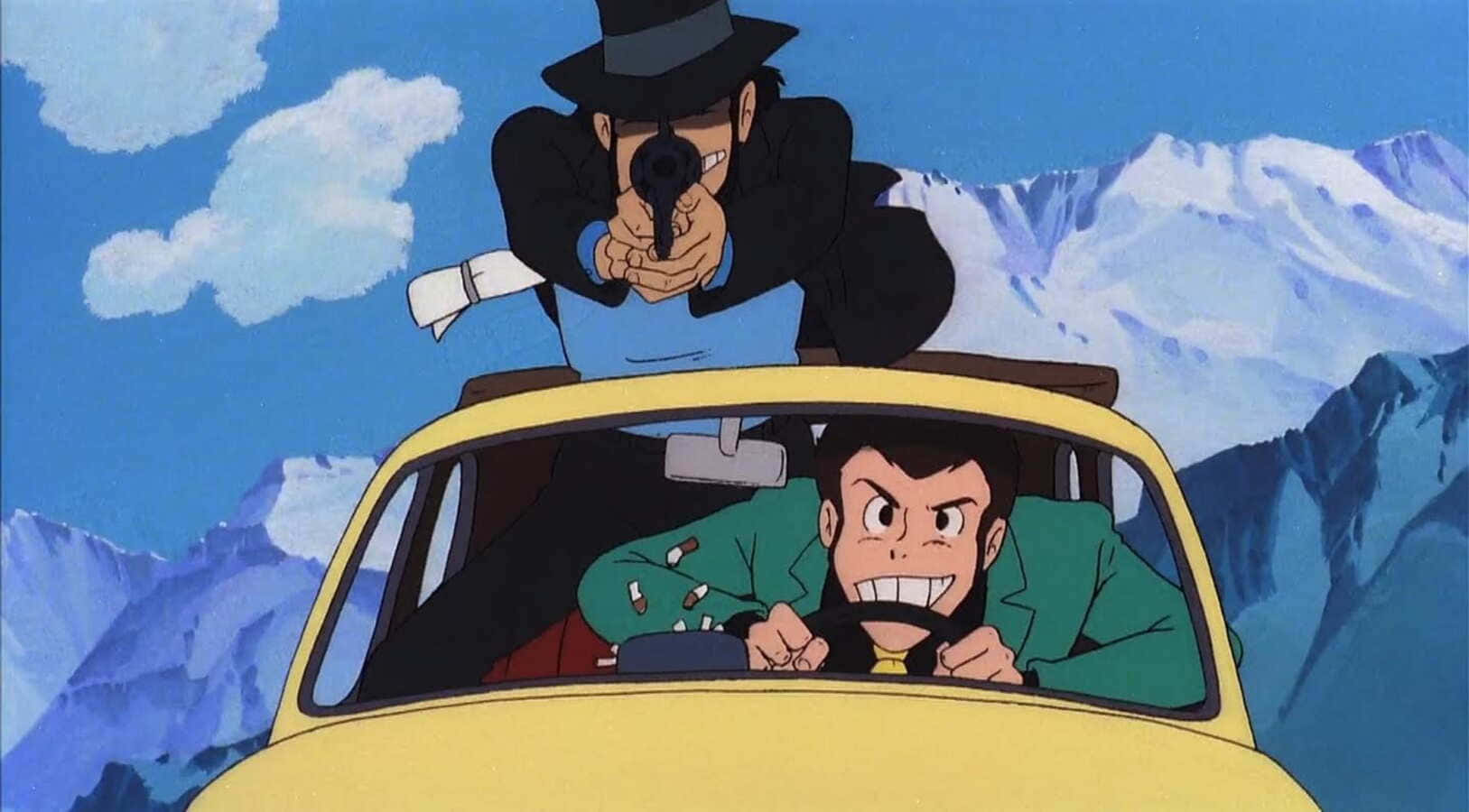 Lupin Iii The Castle Of Cagliostro 桌布 壁紙 — 一輛黃色汽車內的卡通偵探正被一個戴面具的槍手從屋頂上射擊，背景是雪山。
