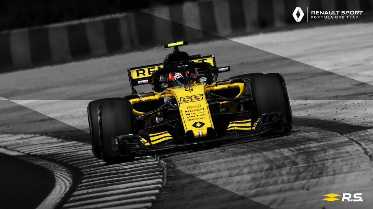 Renault 桌布 壁紙 — 一輛黃色雷諾一級方程式賽車在黑白背景的賽道上高速過彎。