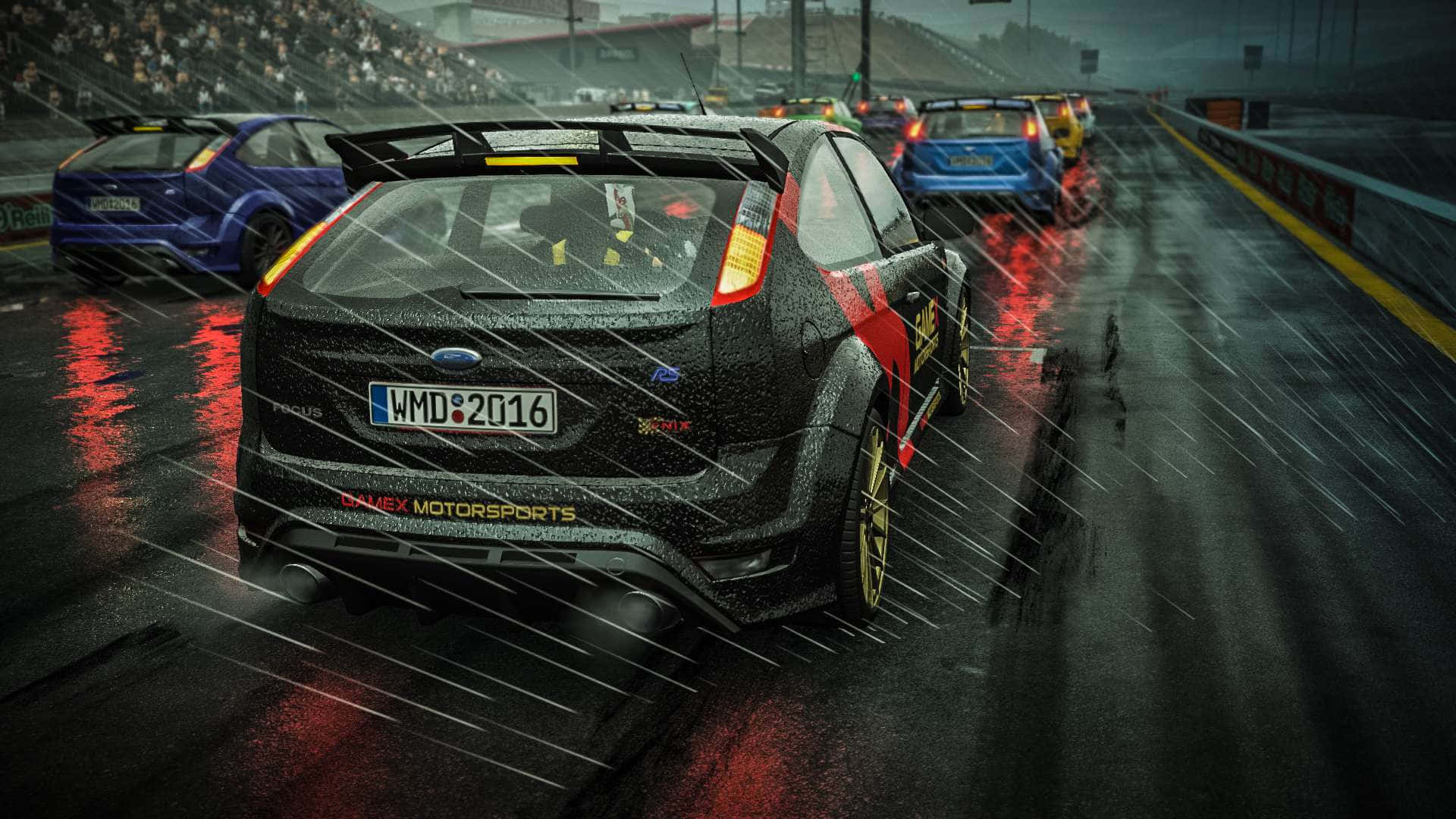1920x1080 Project Cars 桌布 壁紙 — 一輛黑色拉力賽車搭配黃色輪胎，在暴雨中於濕滑賽道上奔馳，紅色尾燈在光滑路面上反射。