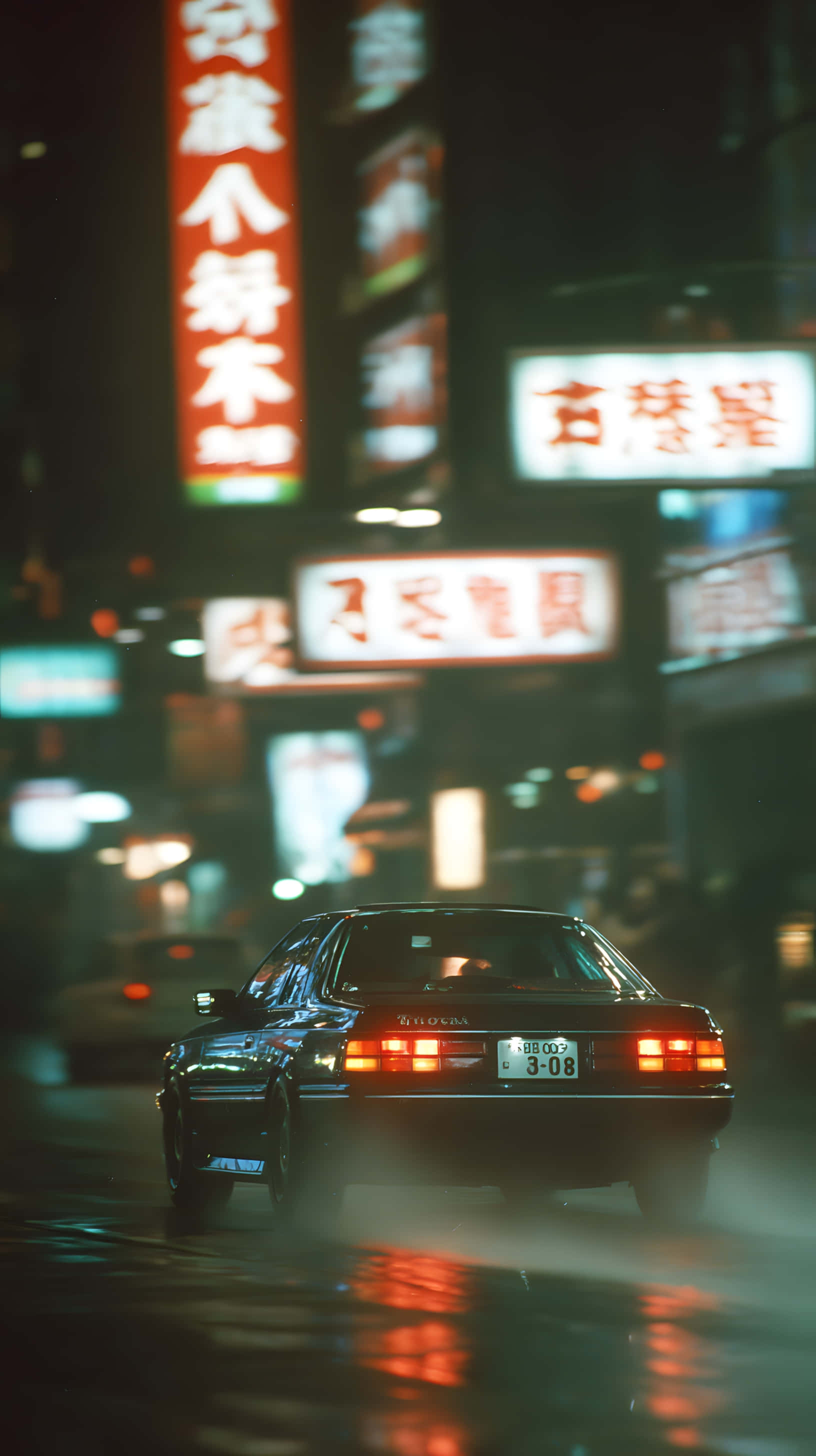 日本 桌布 壁紙 — 一輛黑色汽車在夜晚駛離潮濕的霓虹燈街道，發光的亞洲招牌倒映在水坑中。