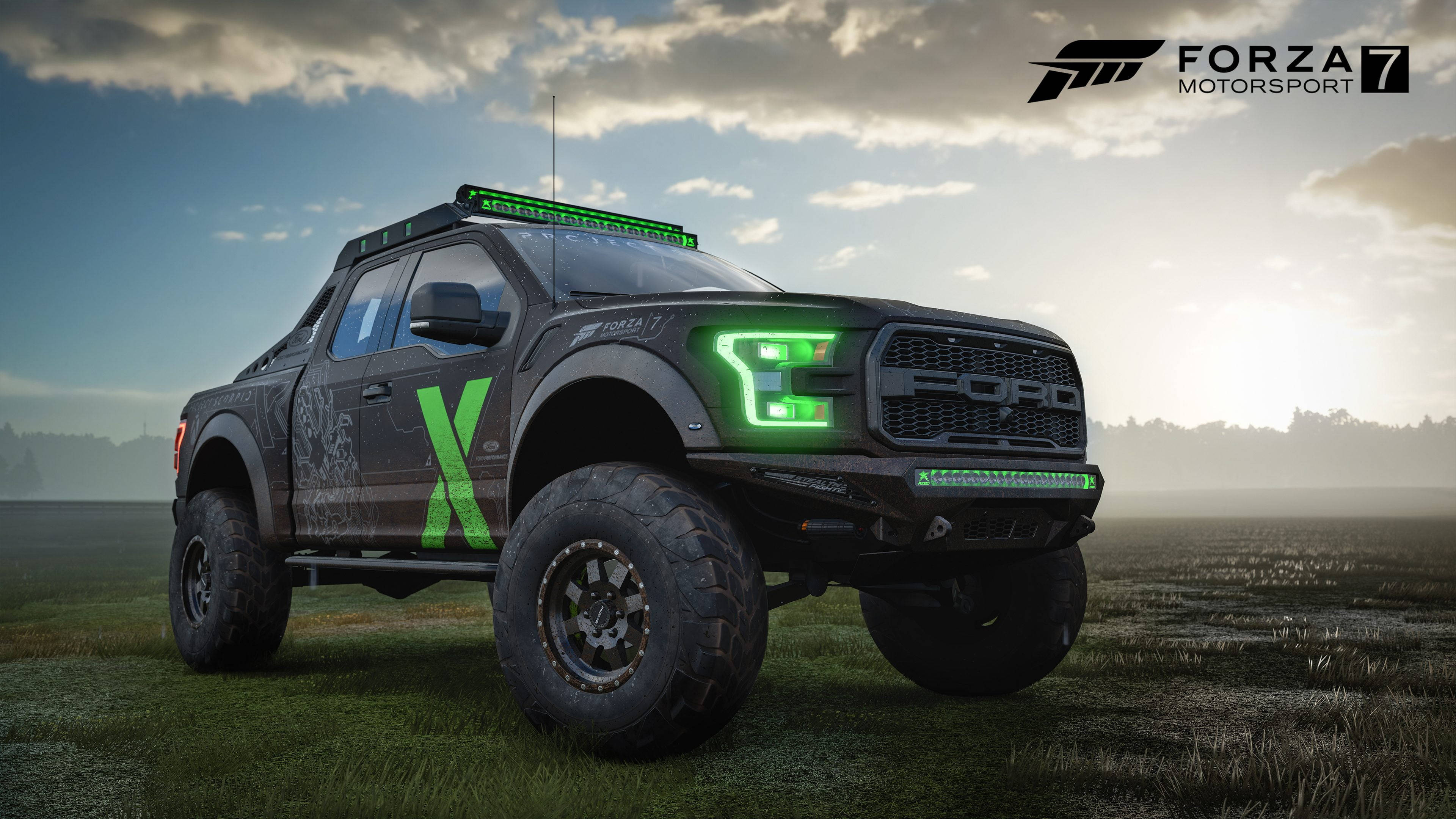 Motorsport 桌布 壁紙 — 一輛黑色福特F-150 Raptor，帶有發光綠色頭燈和「X」貼紙，在Forza Motorsport場景中站在草地上，天空多雲。