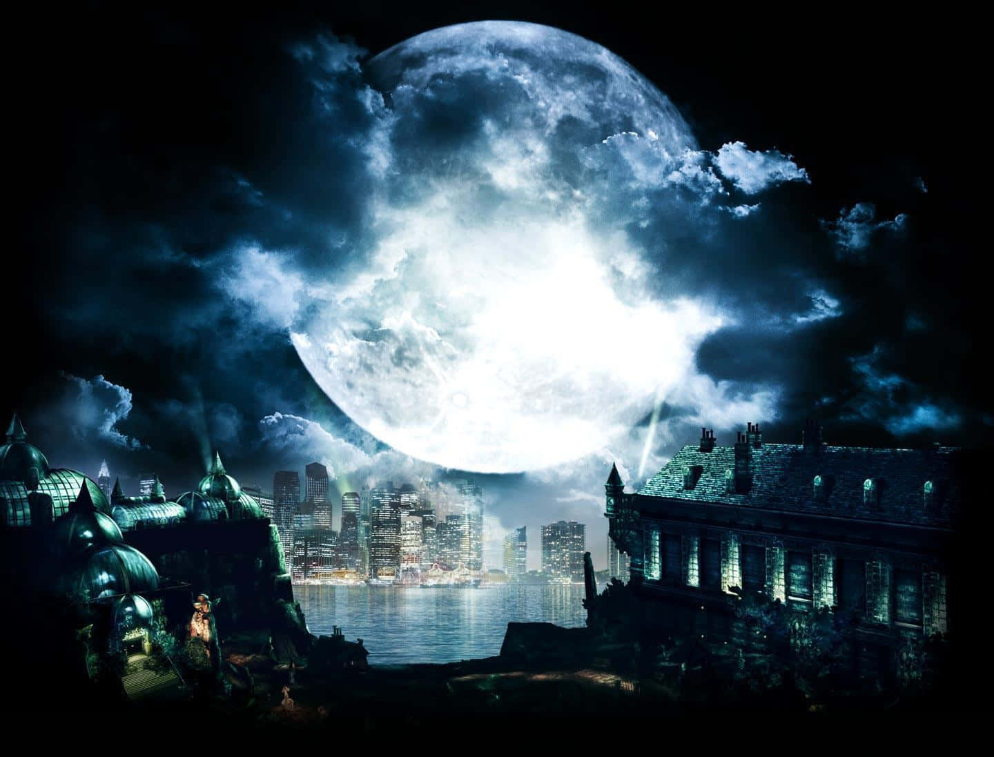 Batman Arkham Asylum 桌布 壁紙 — 一輪巨大的月亮籠罩著黑暗的城市景觀，倒映在水中，哥德式建築矗立在暴風雲下。