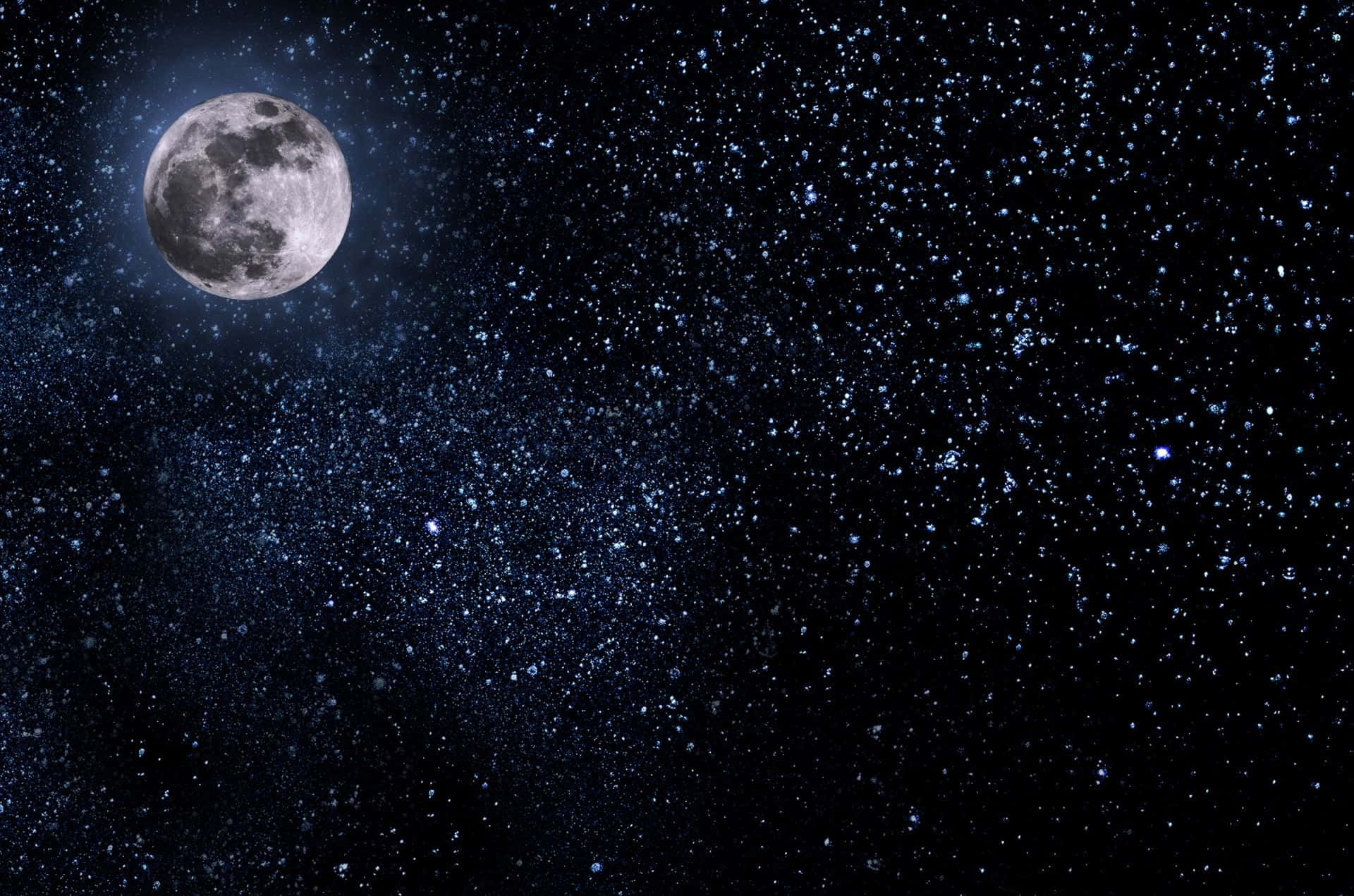 月亮與星星 桌布 壁紙 — 一輪明亮的滿月在深邃太空的廣闊星場中發光，散佈著藍白色的星星。