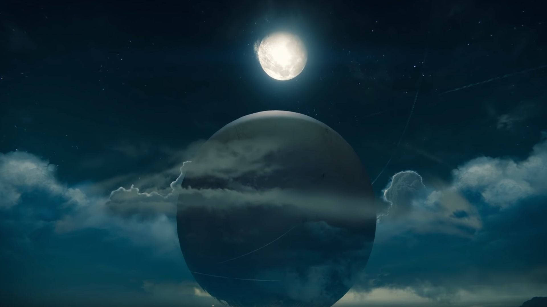 destiny 2 shadowkeep 桌布 壁紙 — 一輪明亮的滿月在繁星點點的夜空下，照耀著一個被旋轉雲層籠罩的巨大黑暗行星。