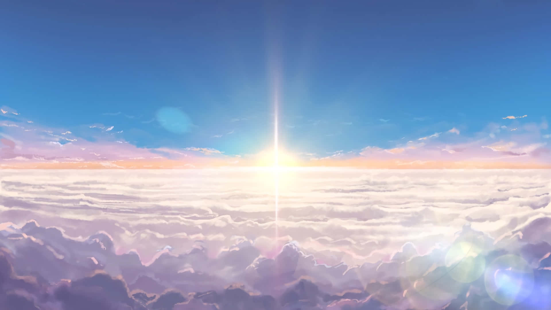 Anime Sky 桌布 壁紙 — 一輪燦爛的太陽穿過柔軟的雲層，將金色的光芒灑在寧靜的藍色和粉紅色調的廣闊天空上。