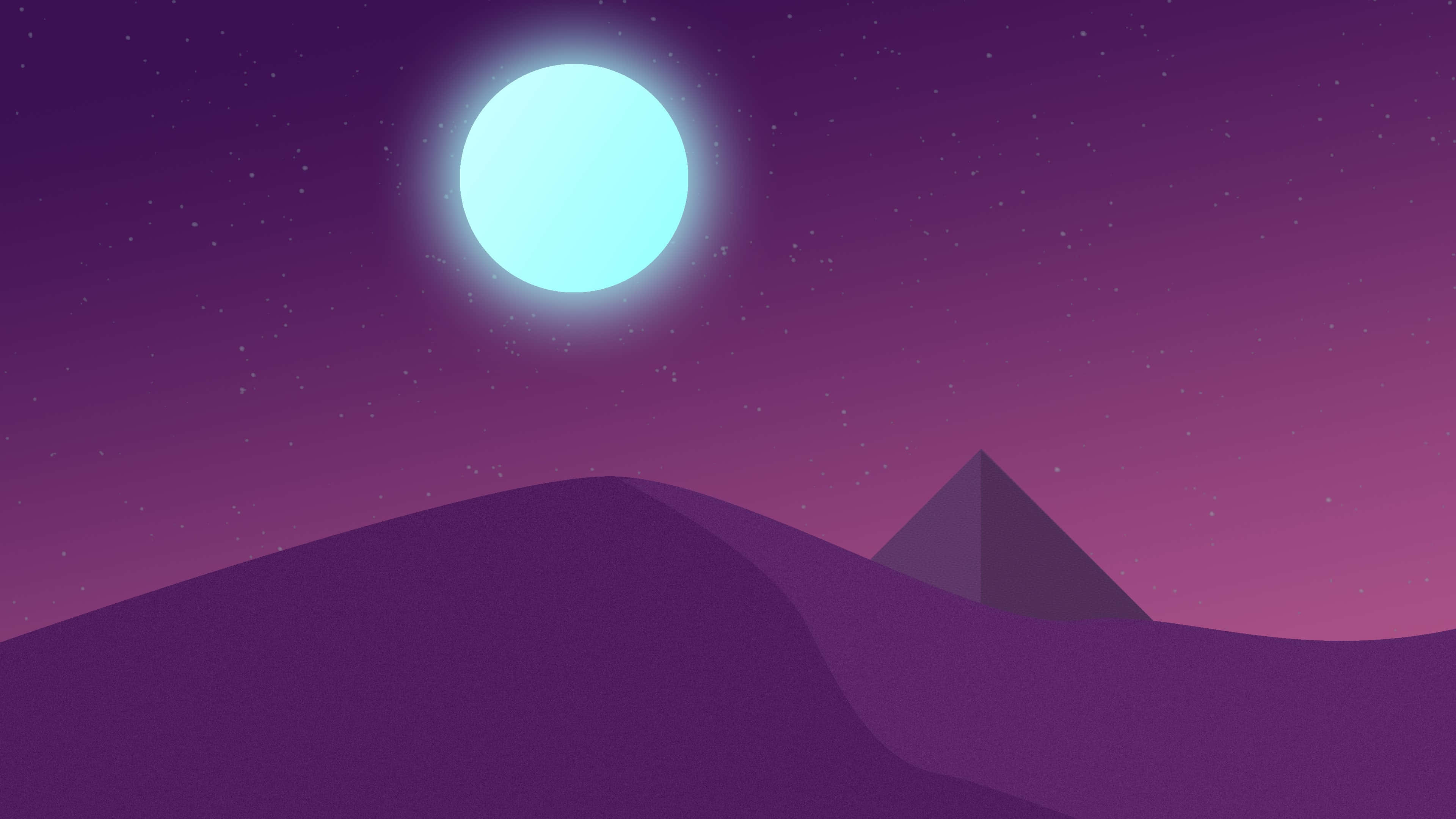 Moon Aesthetic 桌布 壁紙 — 一輪發光的青色月亮懸掛在紫色沙丘和金字塔之上，背景是星光燦爛的暮色天空。