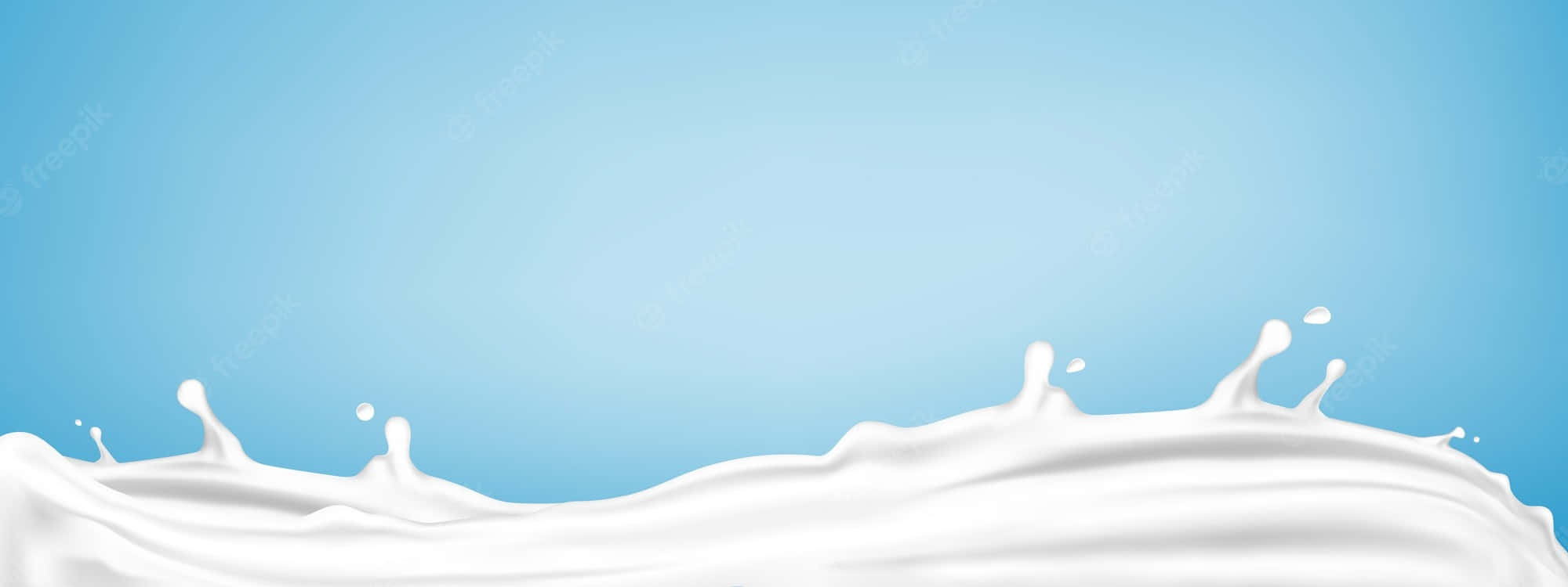 Splash 桌布 壁紙 — 一道充滿動感的乳白色牛奶弧線，劃過柔和的漸變藍色背景。