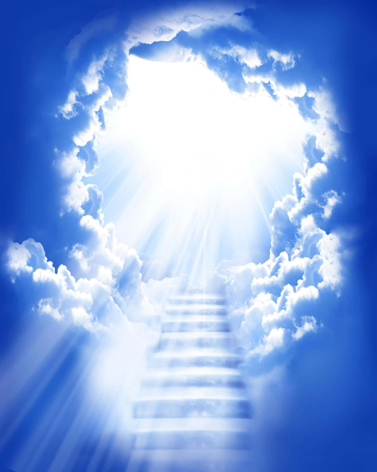 Beautiful Heaven 桌布 壁紙 — 一道光芒四射的樓梯穿過蓬鬆的白雲，朝向蔚藍天空中耀眼的天堂之光上升。