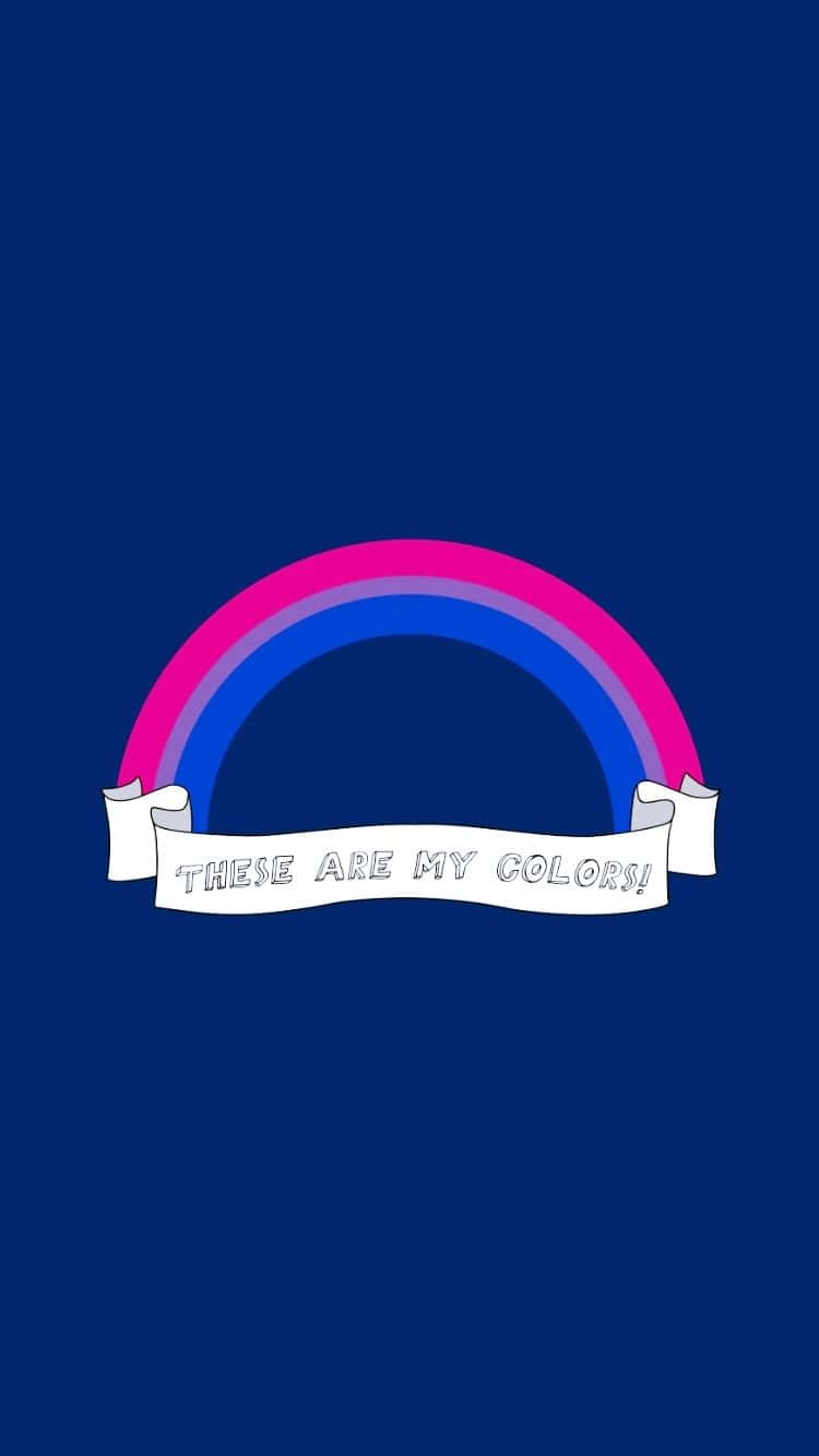 Bi Flag 桌布 壁紙 — 一道大膽的粉紅和藍色彩虹拱起在一個白色橫幅上，上面寫著 THESE ARE MY COLORS!，背景是深海軍藍。