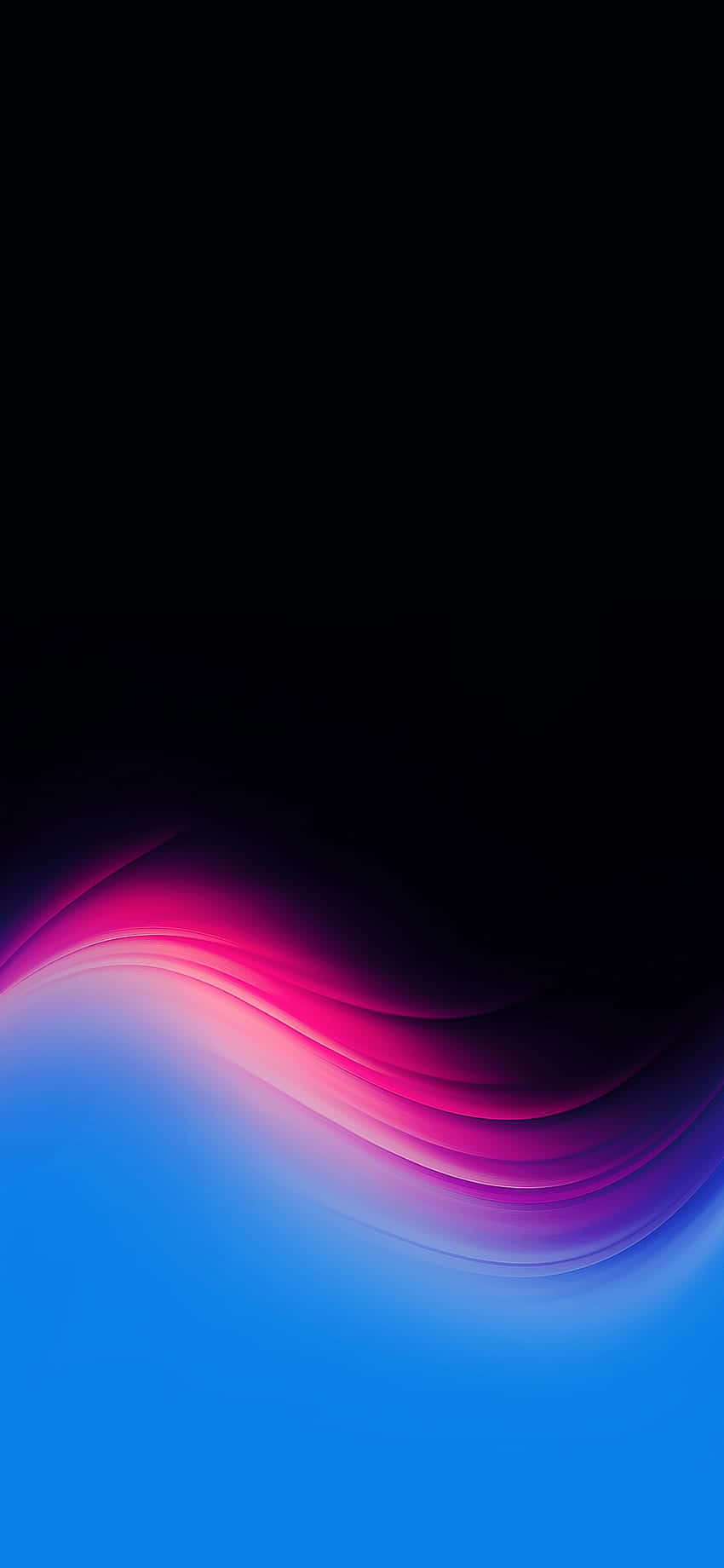 Black Gradient 桌布 壁紙 — 一道發光的粉紅色和藍色光的動態波浪在黑色背景上彎曲，創造出未來感的數位抽象。