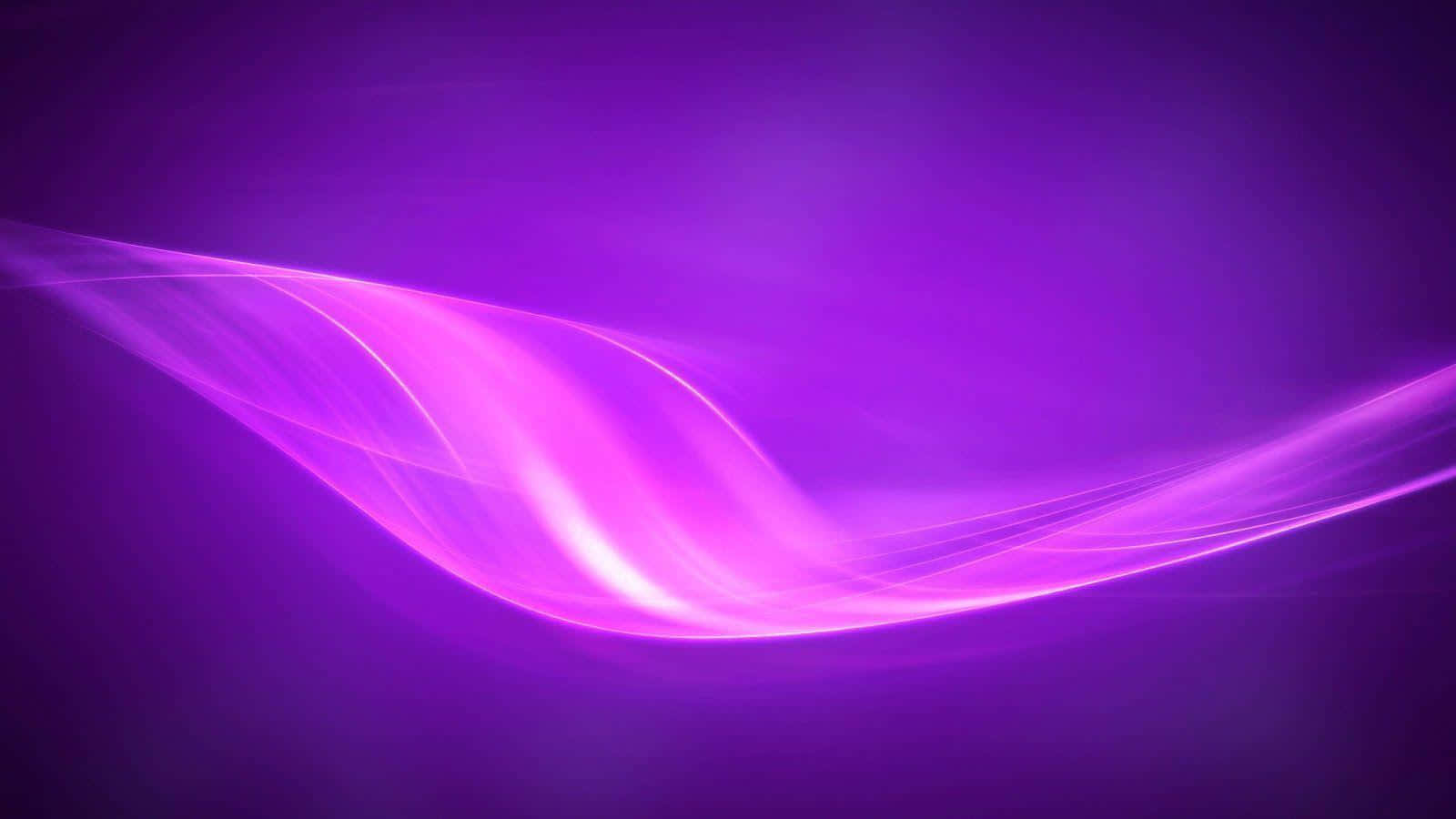 Purple Abstract 桌布 壁紙 — 一道發光的紫色光波優雅地彎曲穿過深紫漸變背景。