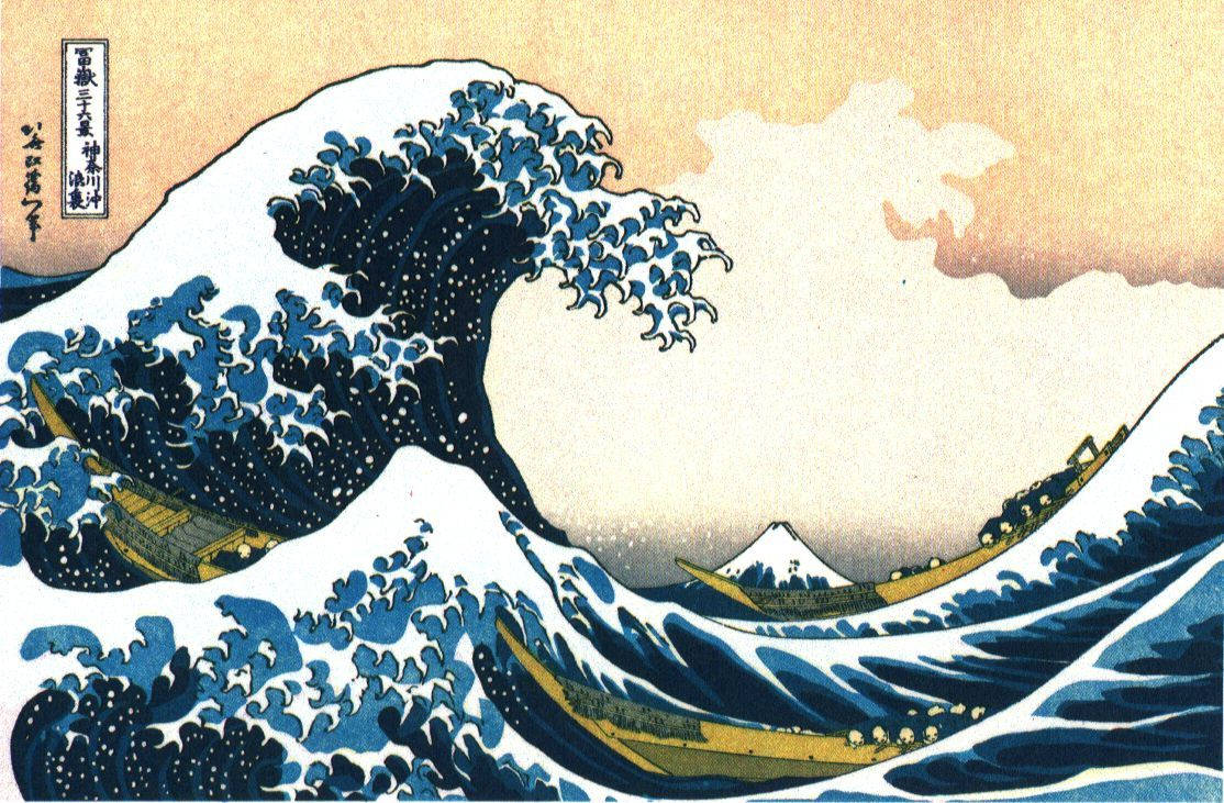 日式海浪 桌布 壁紙 — 一道高聳的藍色巨浪衝擊船隻，遠處可見富士山在蒼白的天空下。
