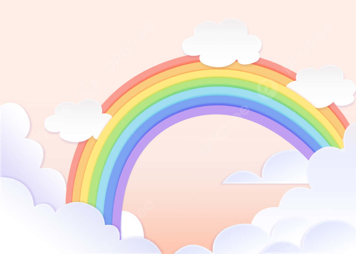 Cute Rainbow 桌布 壁紙 — 一道鮮豔的彩虹優雅地劃過柔和的粉彩雲朵，映襯著溫柔的蜜桃色天空。