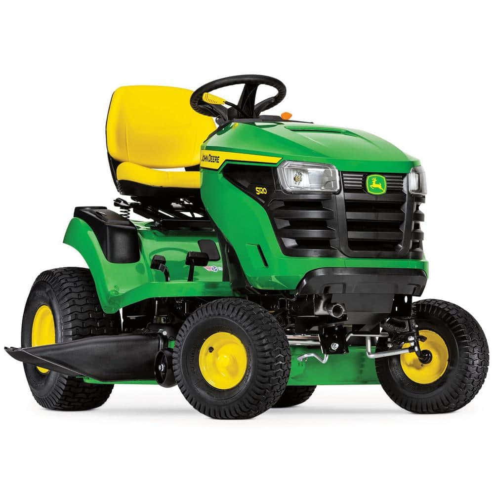 約翰迪爾 桌布 壁紙 — 一部亮綠色和黃色的John Deere S720騎乘式割草機，配有黑色輪胎和黃色座椅，在工作室燈光下展示。