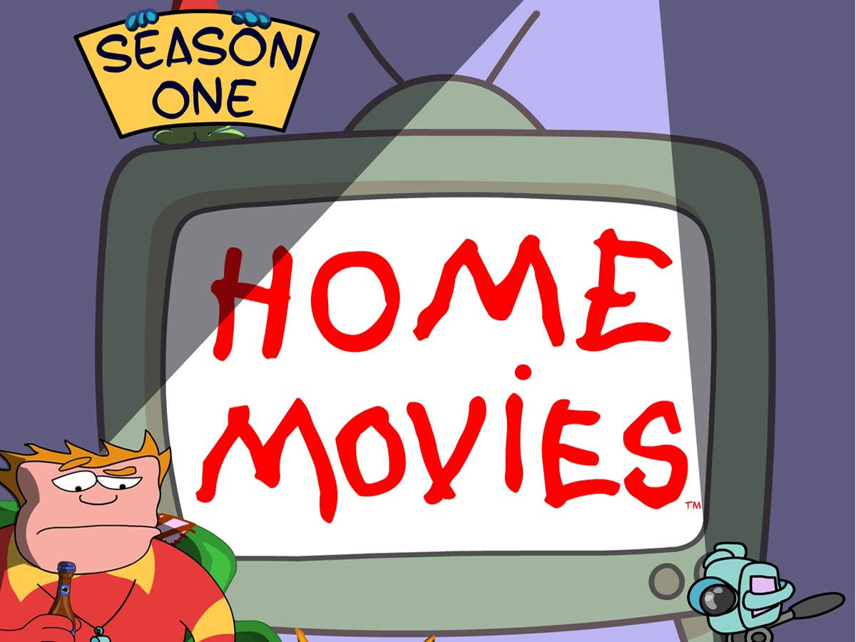 Family 桌布 壁紙 — 一部卡通電視以紅色字母顯示「HOME MOVIES」，上方有一個黃色「SEASON ONE」標誌，旁邊有一個脾氣暴躁的角色拿著啤酒瓶。