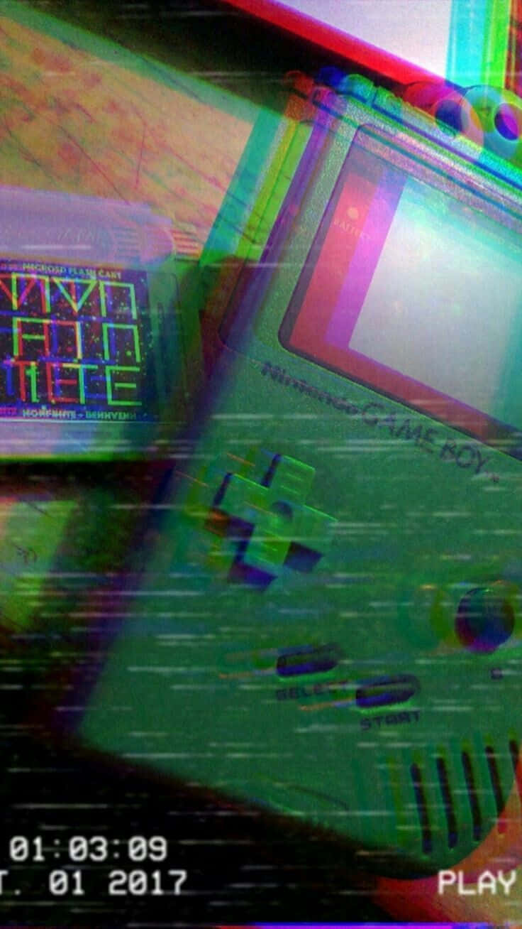 美學 桌布 壁紙 — 一部扭曲的復古 Game Boy，帶有故障效果和數位時鐘疊加層，呈現鮮豔的霓虹色彩。