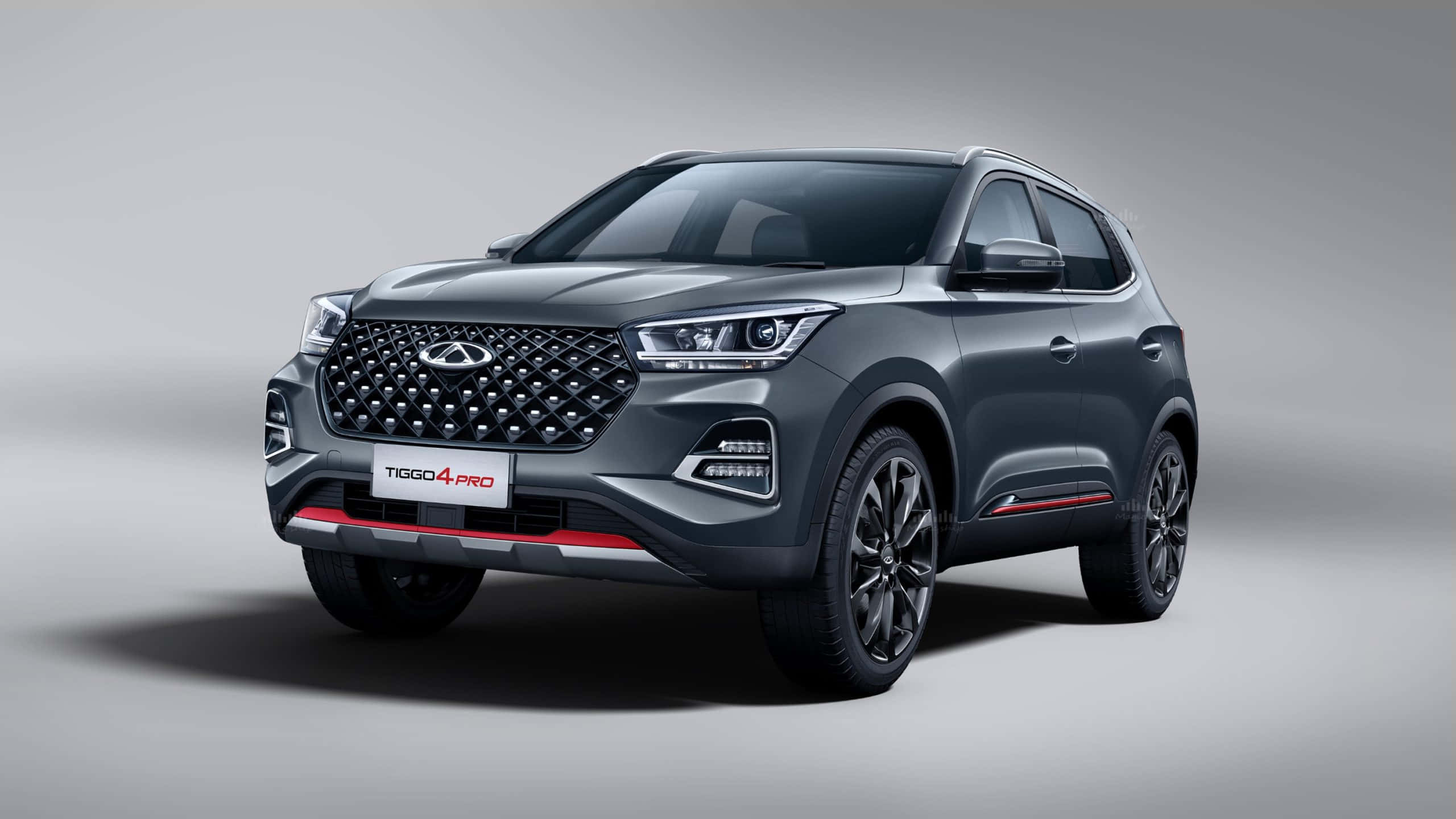Chery 桌布 壁紙 — 一部時尚深灰色 Tiggo 4 Pro SUV，帶有紅色點綴和現代 LED 頭燈，在極簡工作室背景下展示。