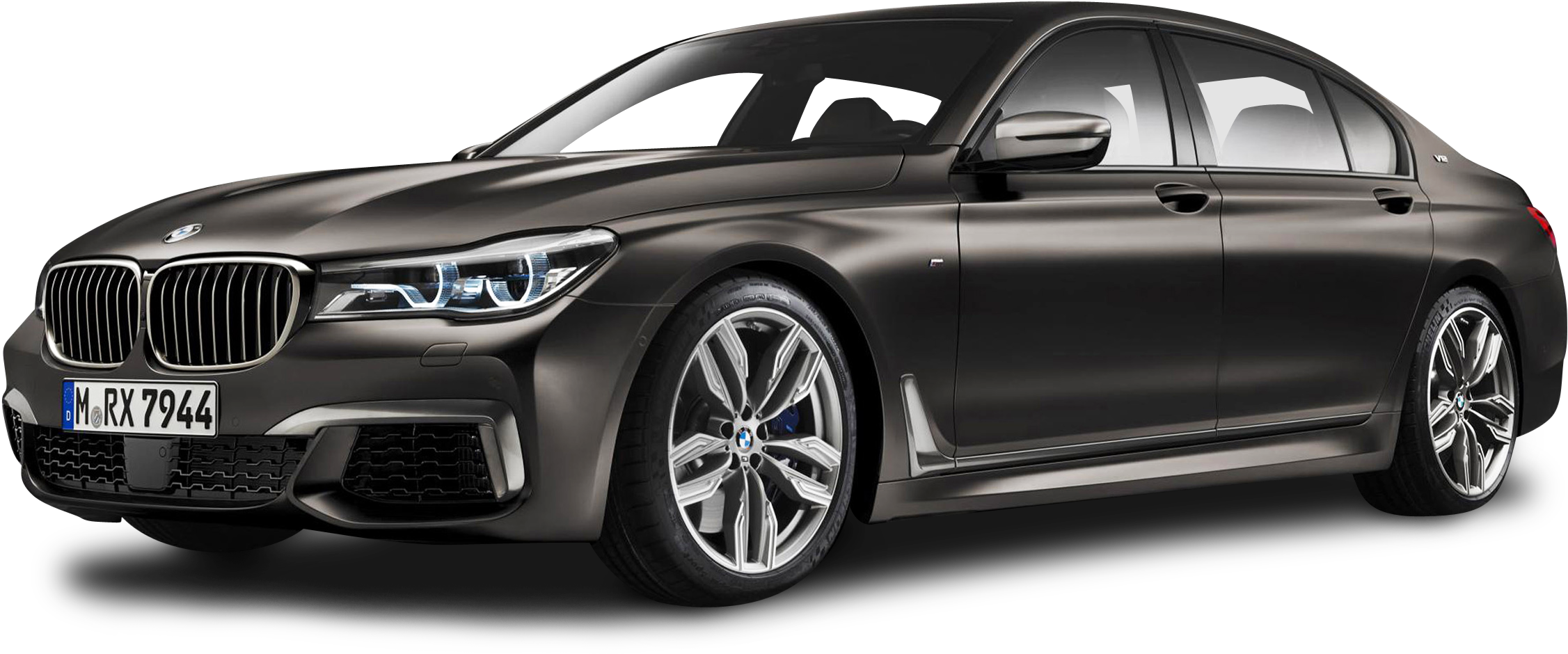 BMW 動圖 桌布 壁紙 — 一部時尚的消光黑色BMW 7系列轎車，配備銀色輪圈和發光頭燈，孤立地矗立在純黑色背景上。