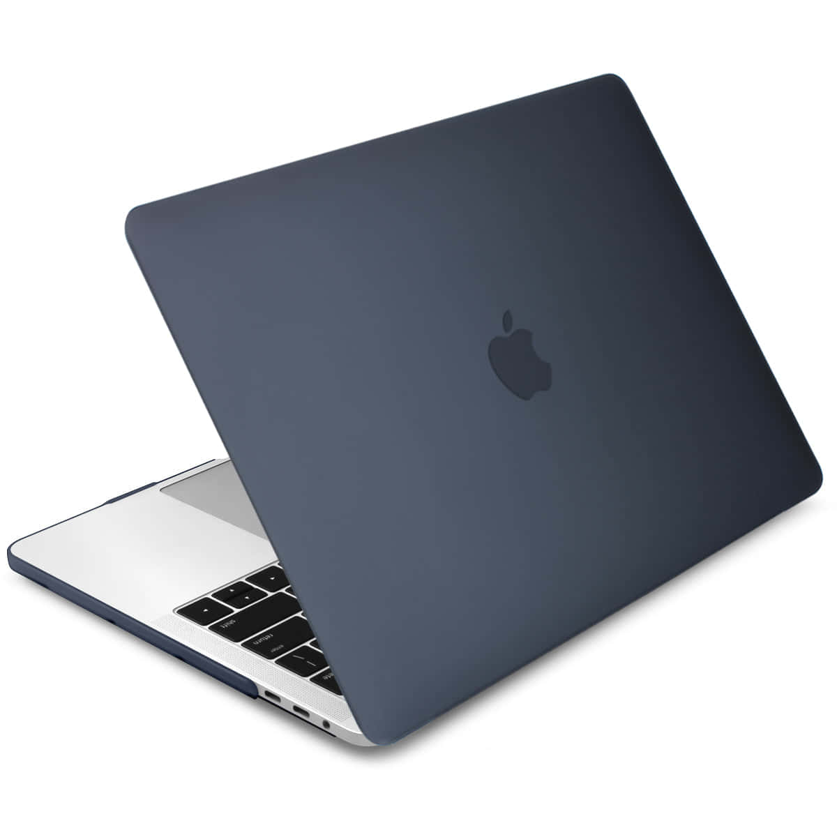 Black Macbook 桌布 壁紙 — 一部時尚的深藍色 MacBook，帶有銀色飾邊和黑色按鍵，傾斜放置在乾淨的白色背景上。