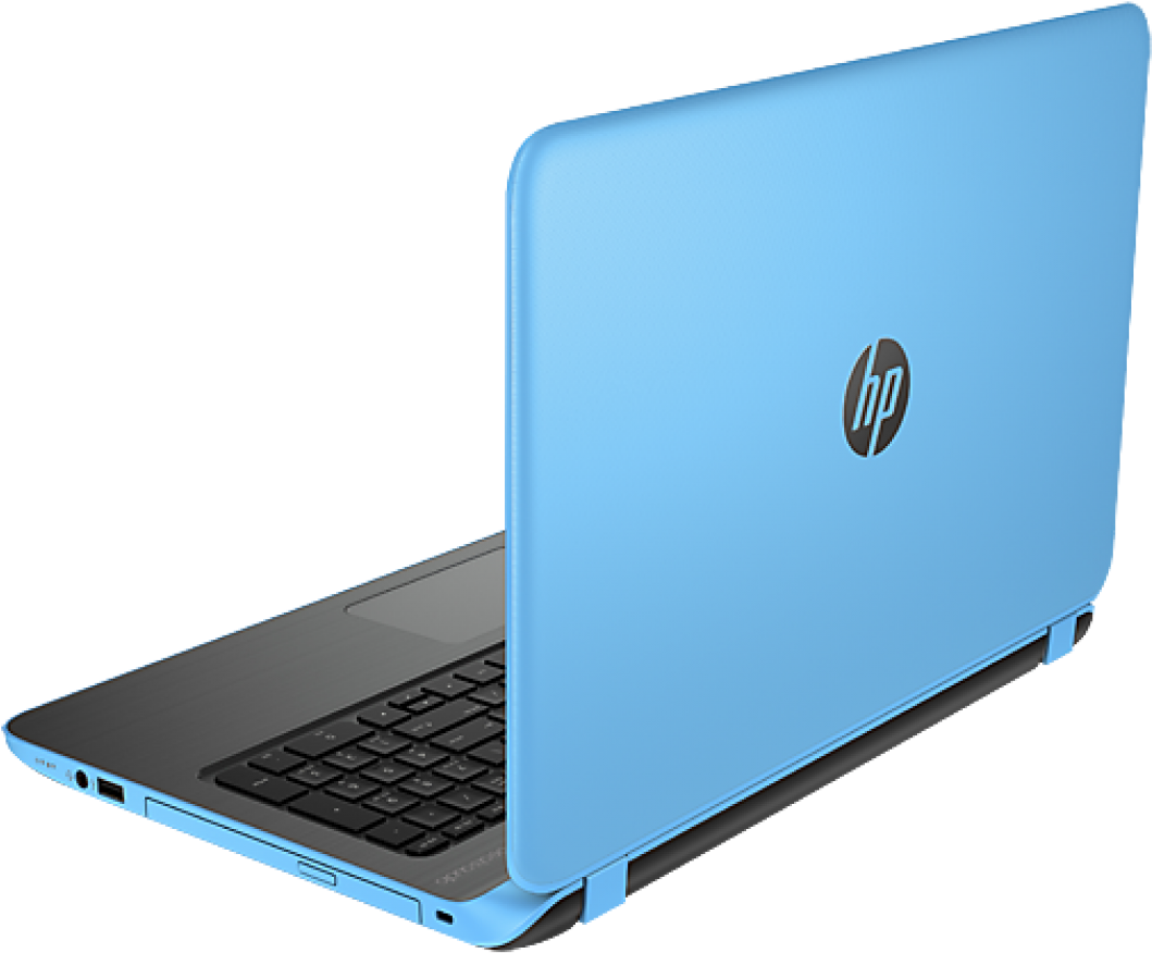 Hp Logo 桌布 壁紙 — 一部時尚的淺藍色 HP 筆記型電腦以傾斜角度打開，置於純黑色背景上。