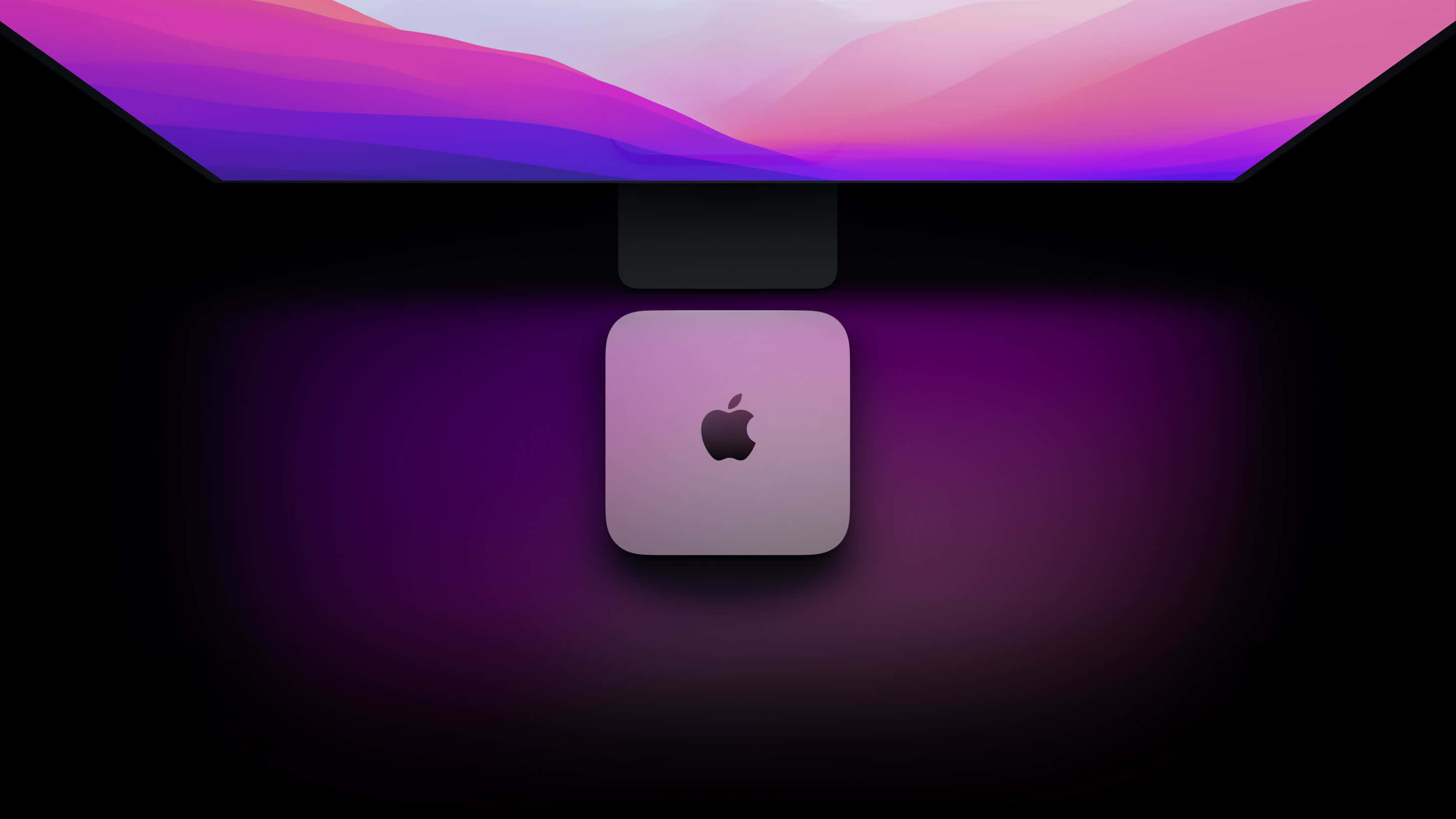 Mac 桌布 壁紙 — 一部時尚的銀色 Apple Mac mini 居中放置在鮮豔的紫粉漸變顯示屏下方，背景為深色。