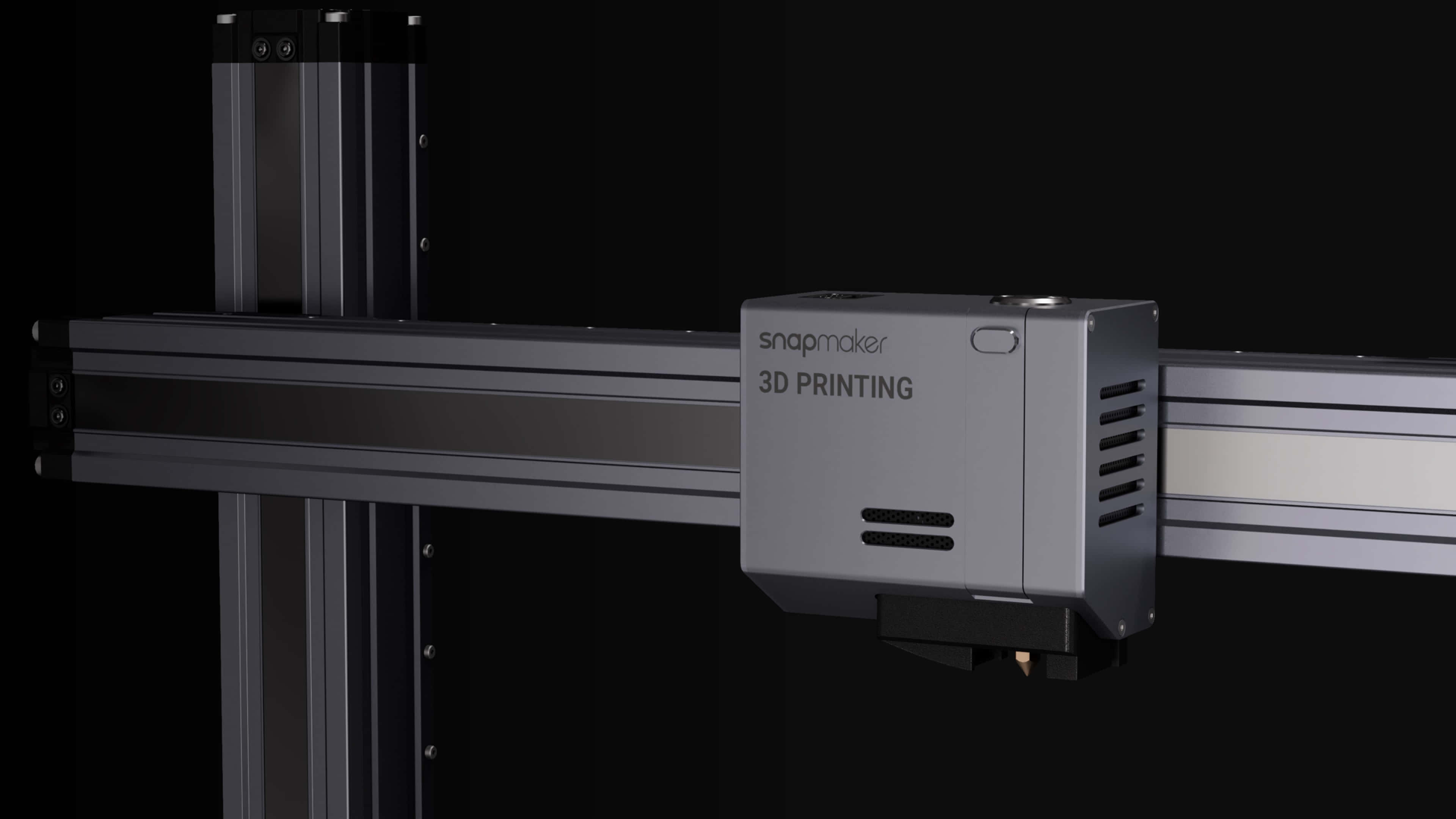 3d Printer 桌布 壁紙 — 一部時尚的銀色 Snapmaker 3D 列印機，採用極簡設計，立在黑色背景前。