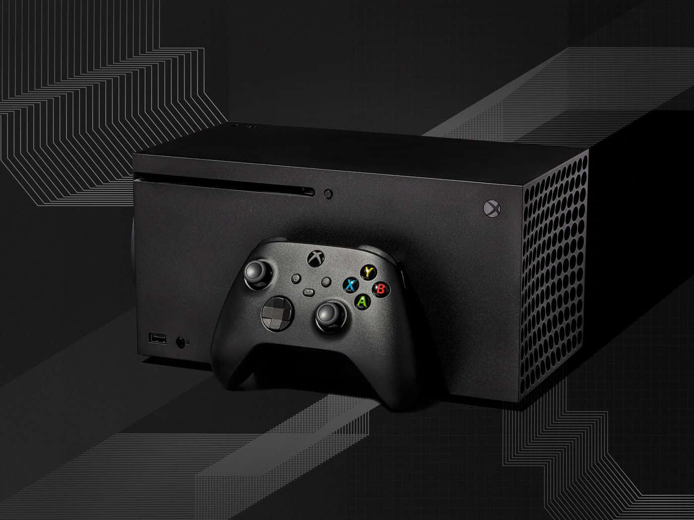 Xbox 桌布 壁紙 — 一部時尚的黑色 Xbox 主機連控制器，放置在帶有幾何線條藝術點綴的深色背景上。