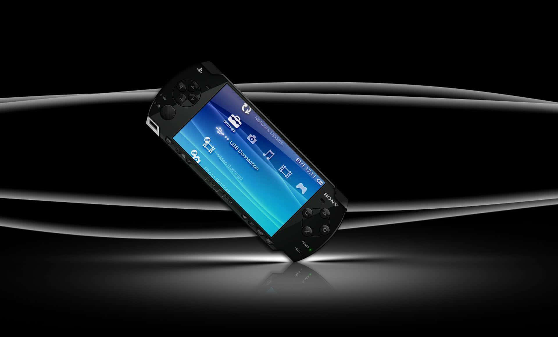Psp 桌布 壁紙 — 一部時尚的黑色PlayStation Portable對角放置在光滑的黑色表面上，帶有發光的白色曲線和下方的反射亮點。
