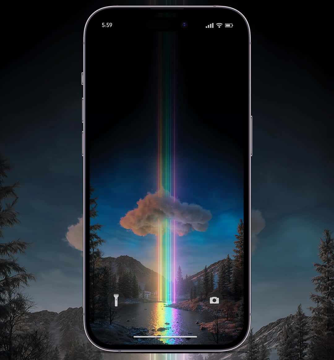 Aesthetic Rainbow Mobile 桌布 壁紙 — 一部智慧型手機顯示一幅超現實的桌布，描繪在黃昏時分，一道彩虹光束穿過雲層，照耀在積雪的山間湖上。