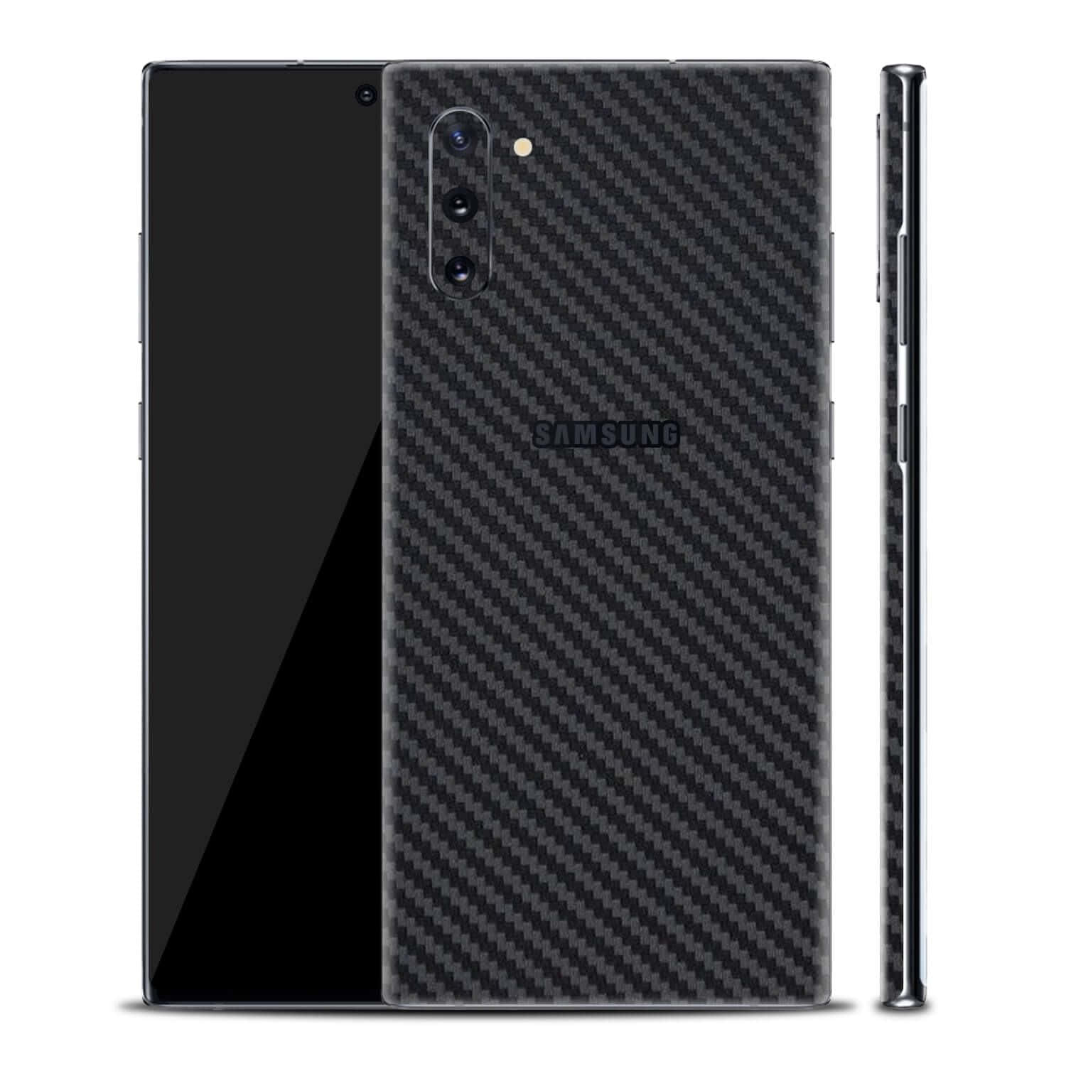 Note 10 桌布 壁紙 — 一部纖薄的Samsung智慧型手機從三個角度展示，帶有黑色碳纖維紋理背部和光面正面。